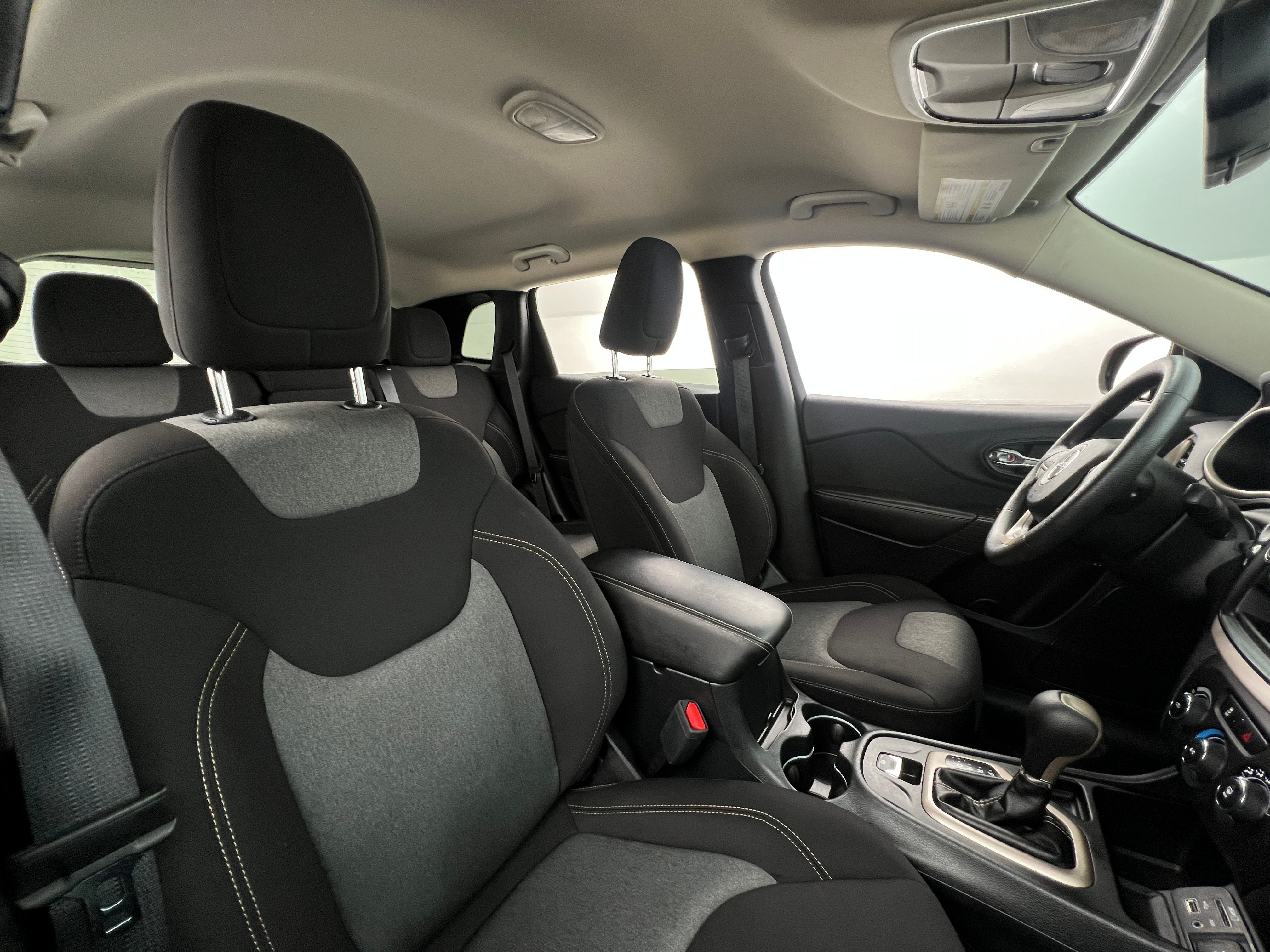 2016 Jeep Cherokee Sport 2