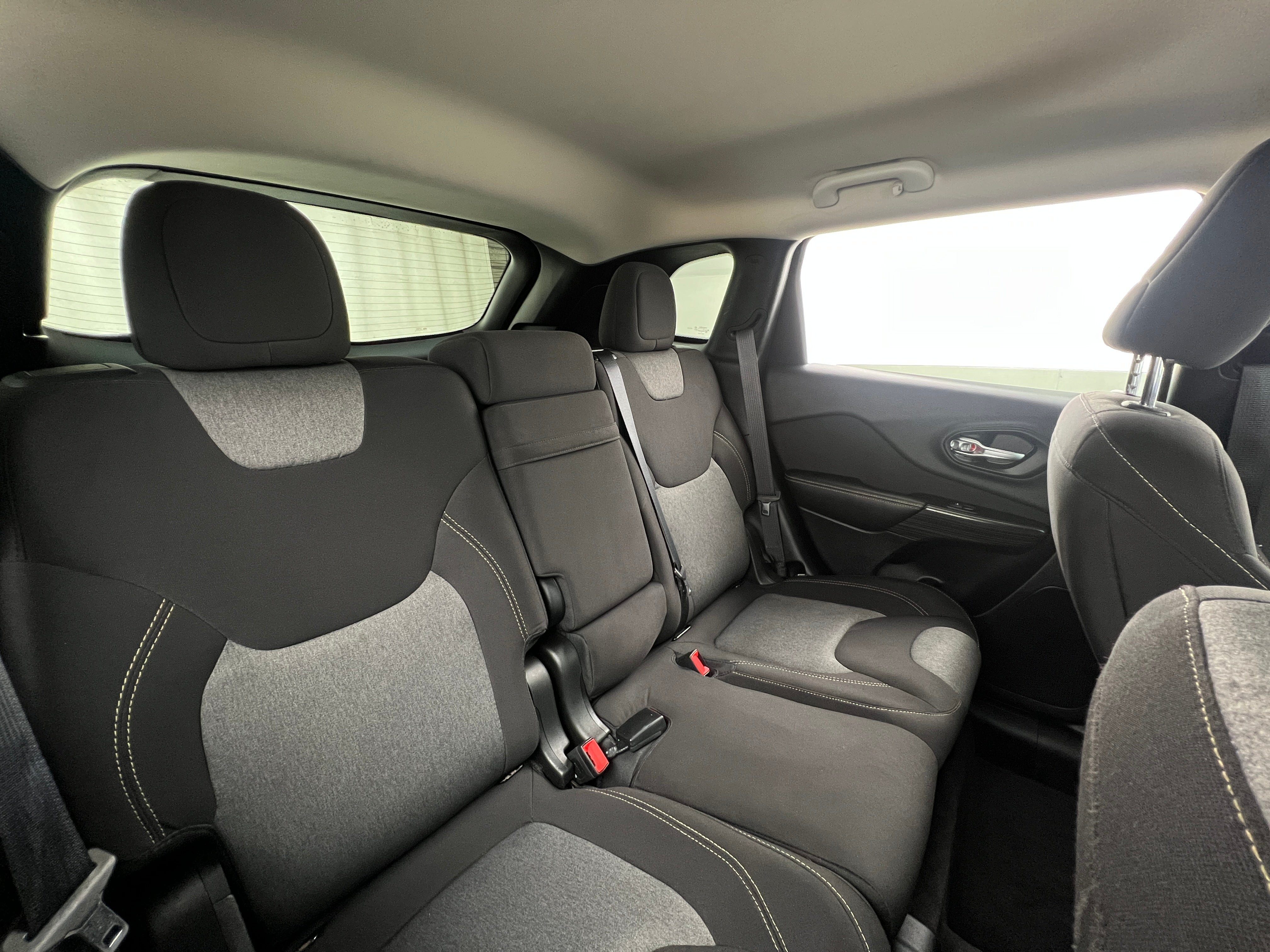 2016 Jeep Cherokee Sport 6