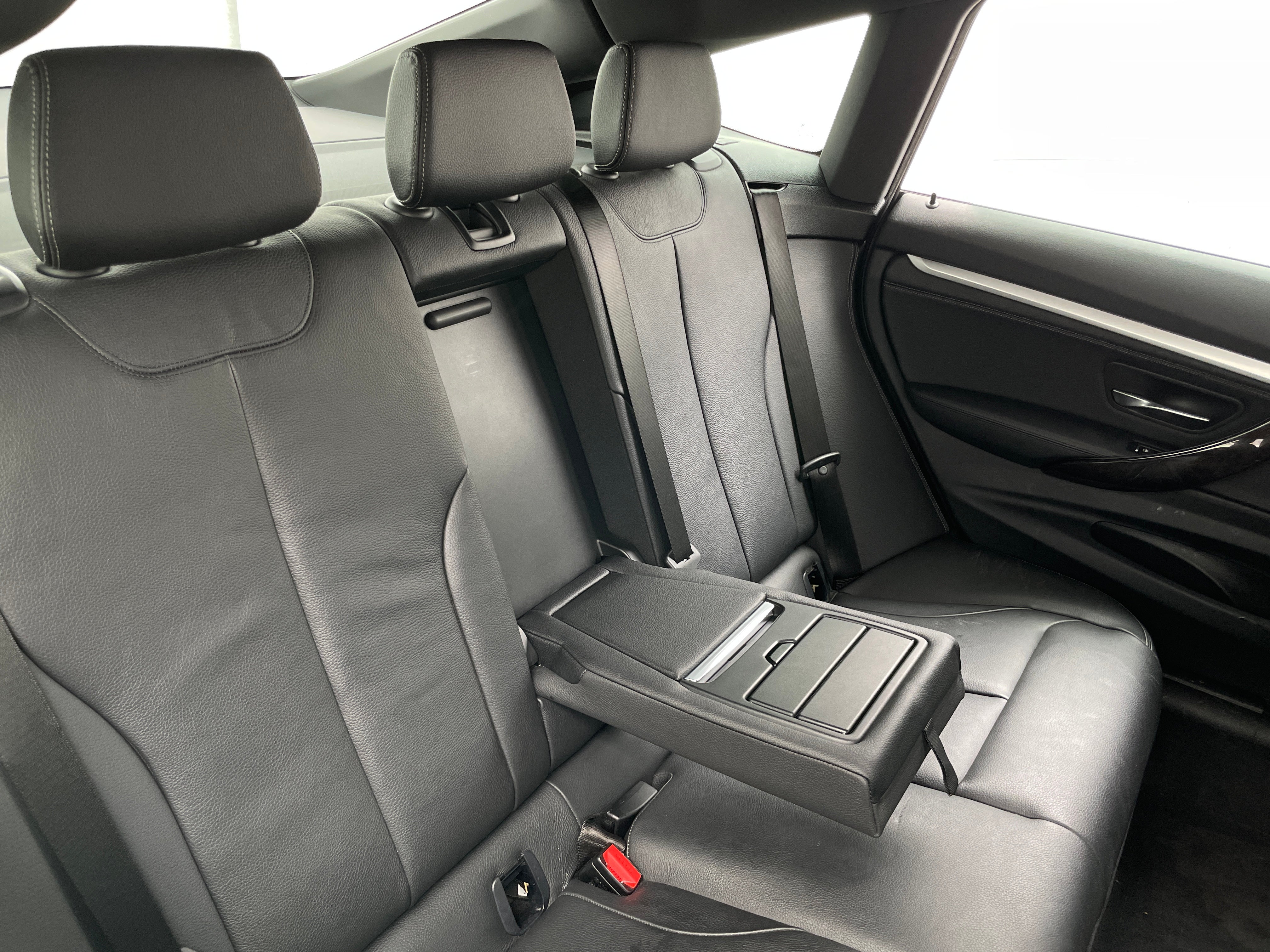 2017 BMW 3 Series 330i xDrive 5