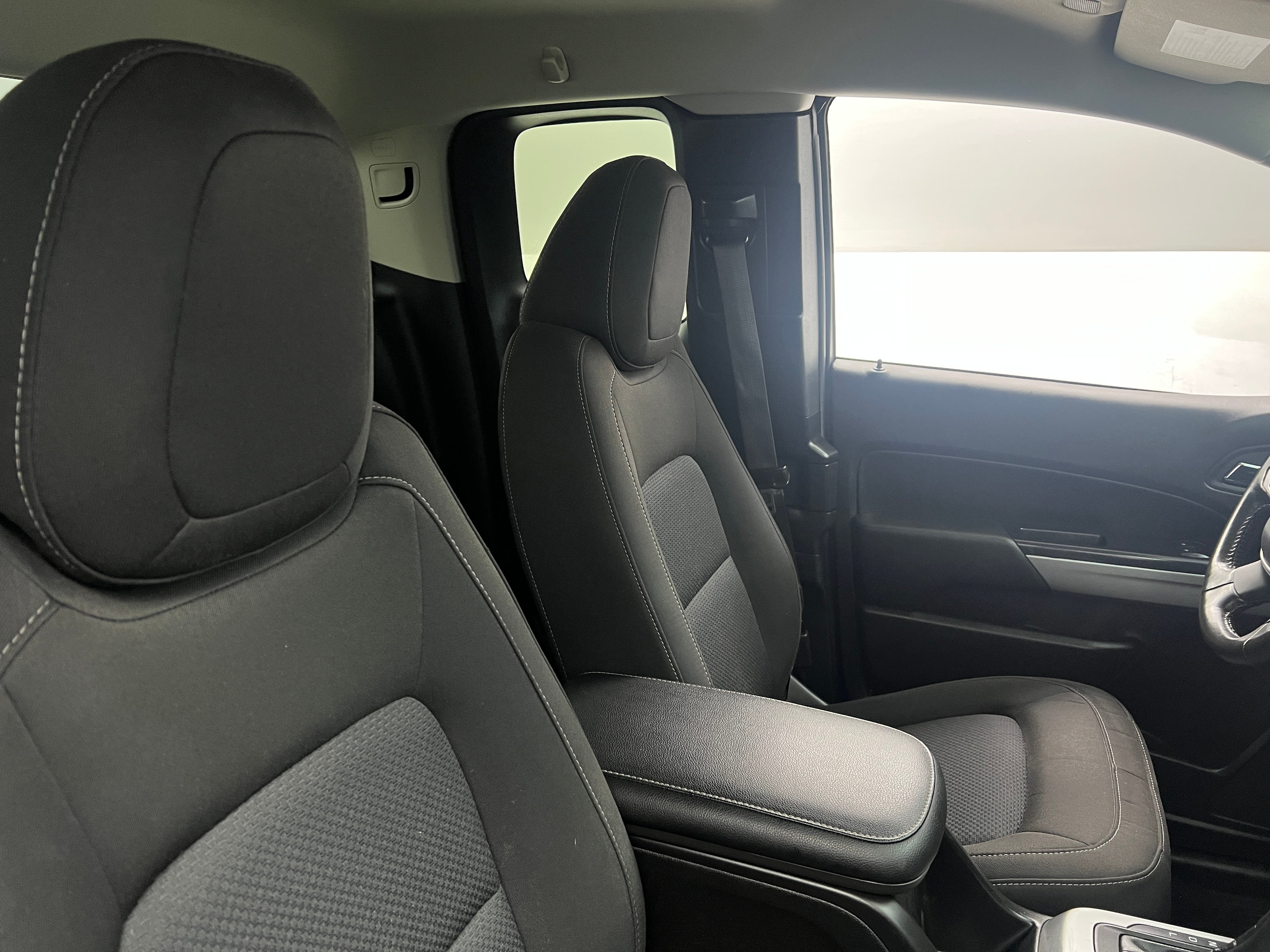 2022 Chevrolet Colorado LT 2
