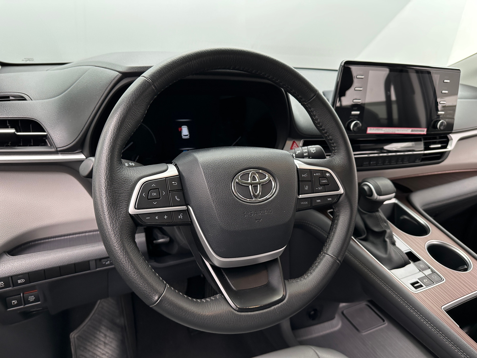 Thumbnail: 2024 Toyota Sienna - 4