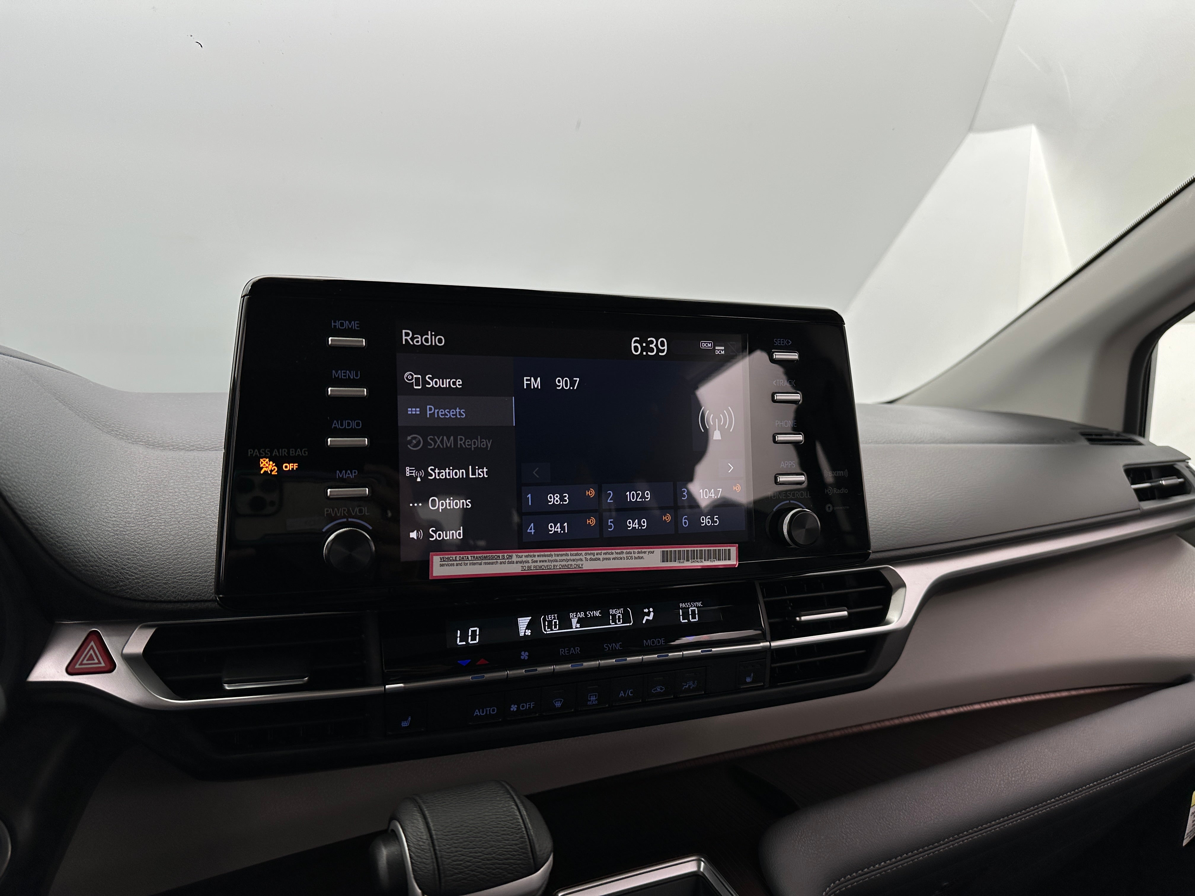 2024 Toyota Sienna XLE 3