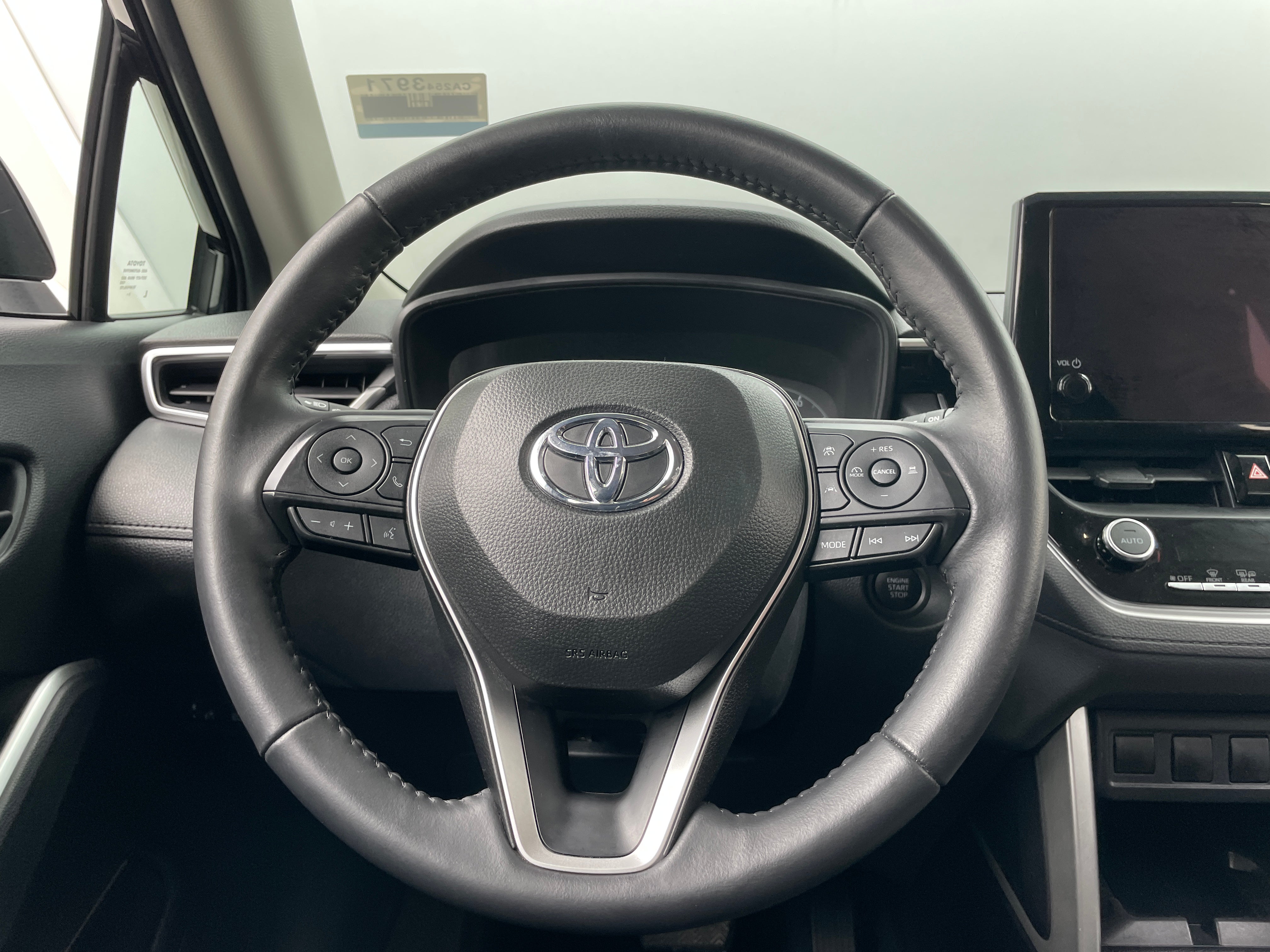 2024 Toyota Corolla Cross LE 5