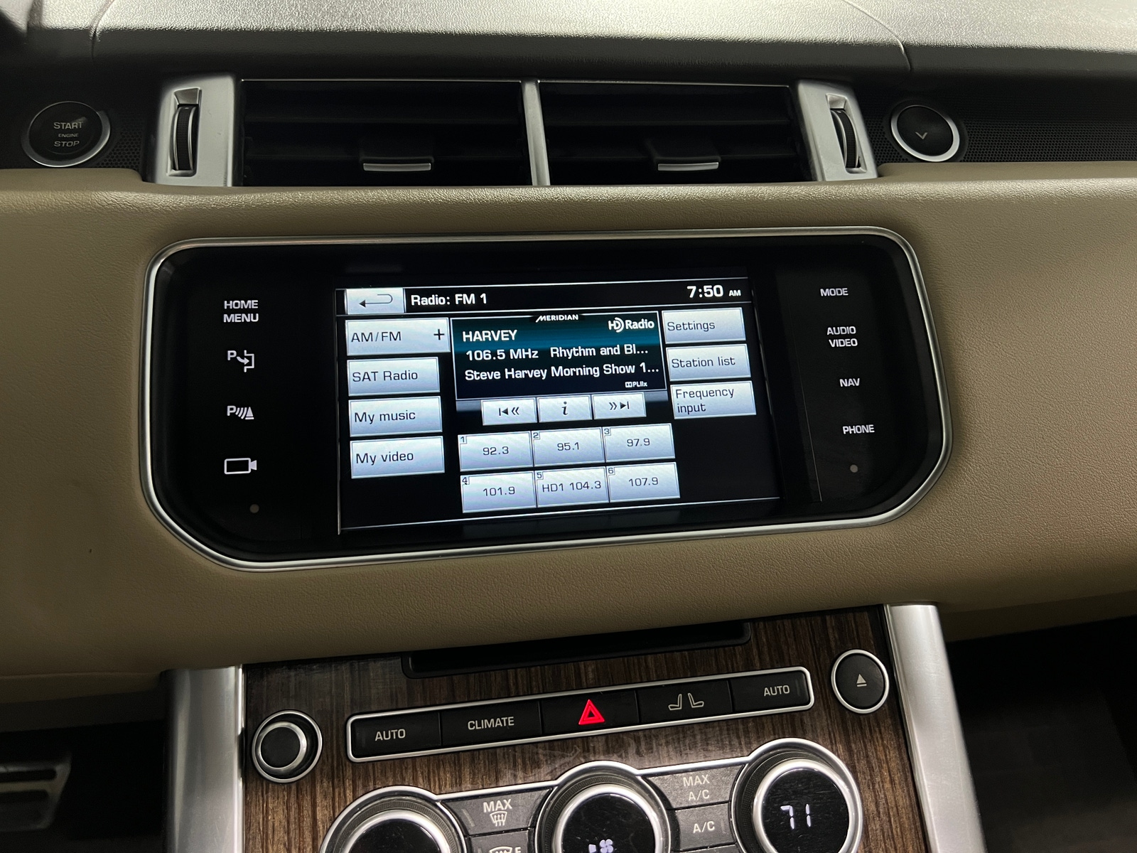 Thumbnail: 2014 Land Rover Range Rover Sport - 3