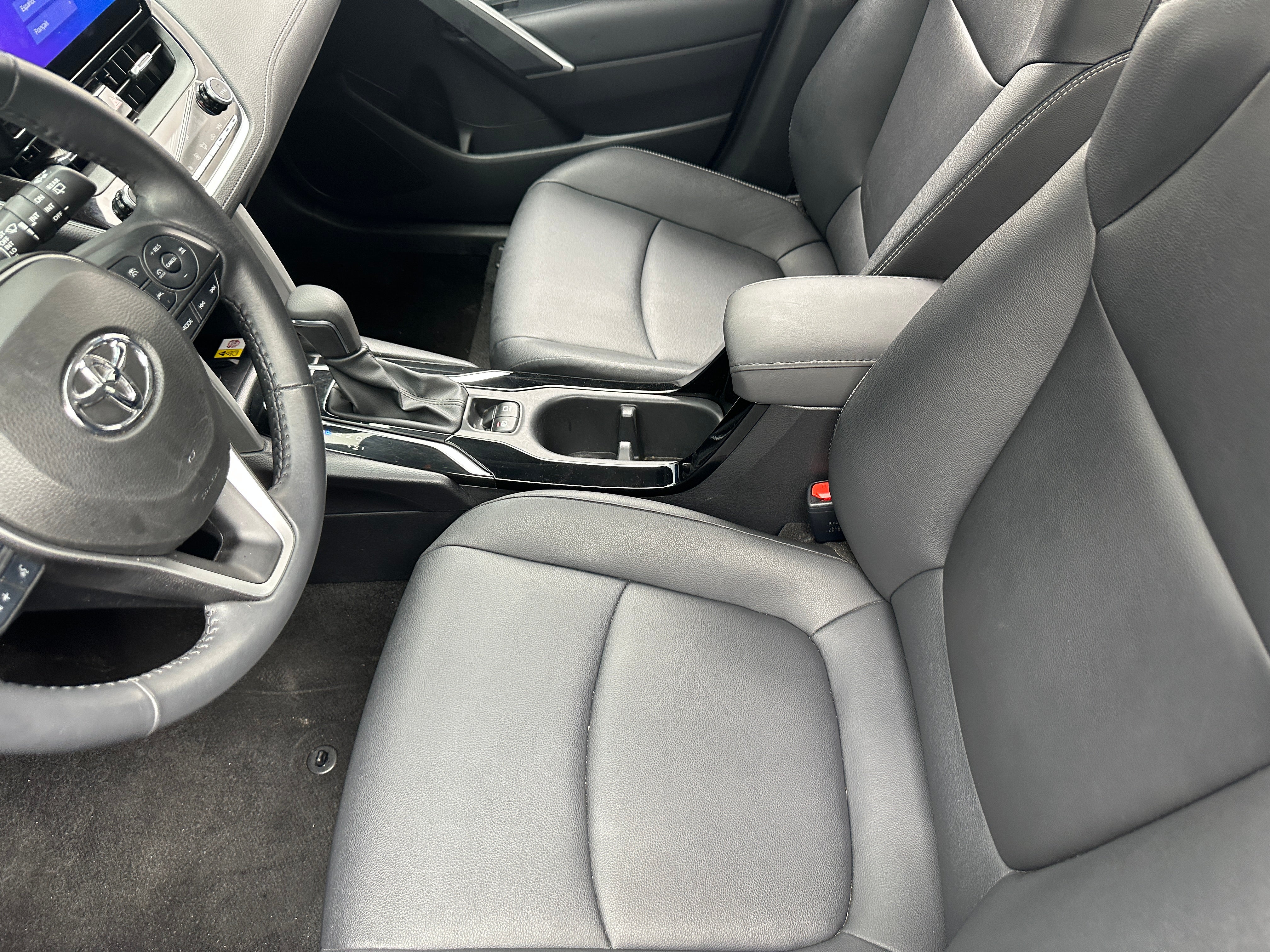 2023 Toyota Corolla Cross XLE 2