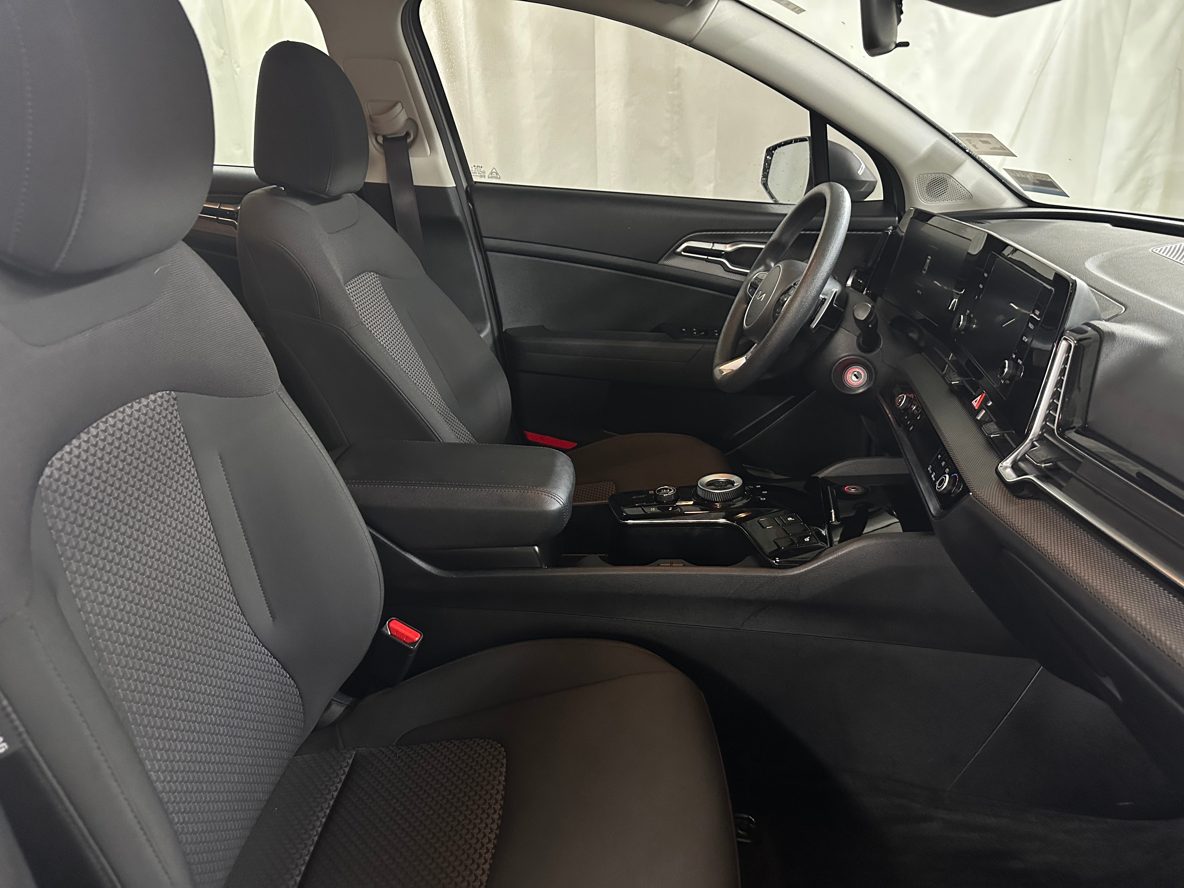 2023 Kia Sportage LX 2