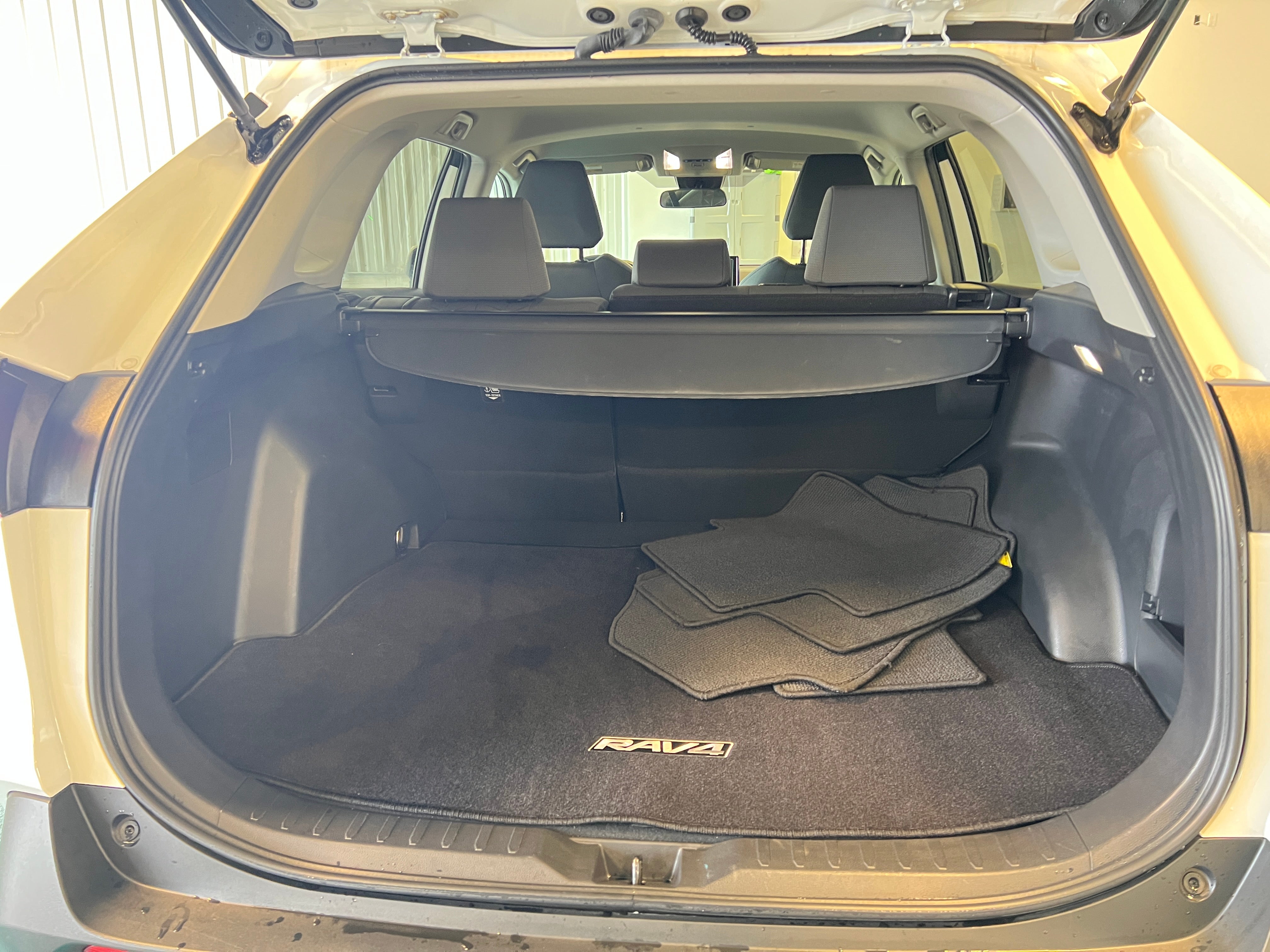 2022 Toyota RAV4 XLE 7