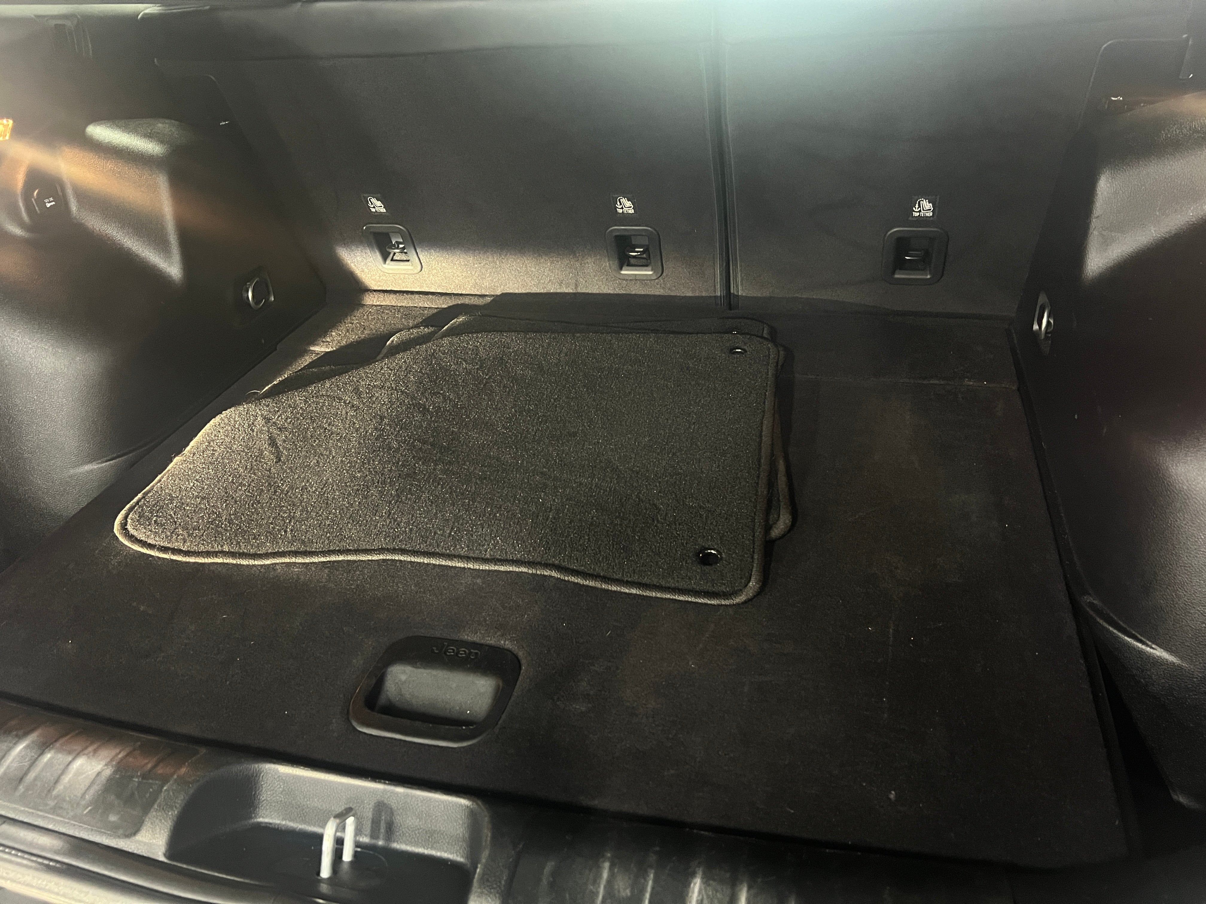 2023 Jeep Cherokee Altitude Lux 6