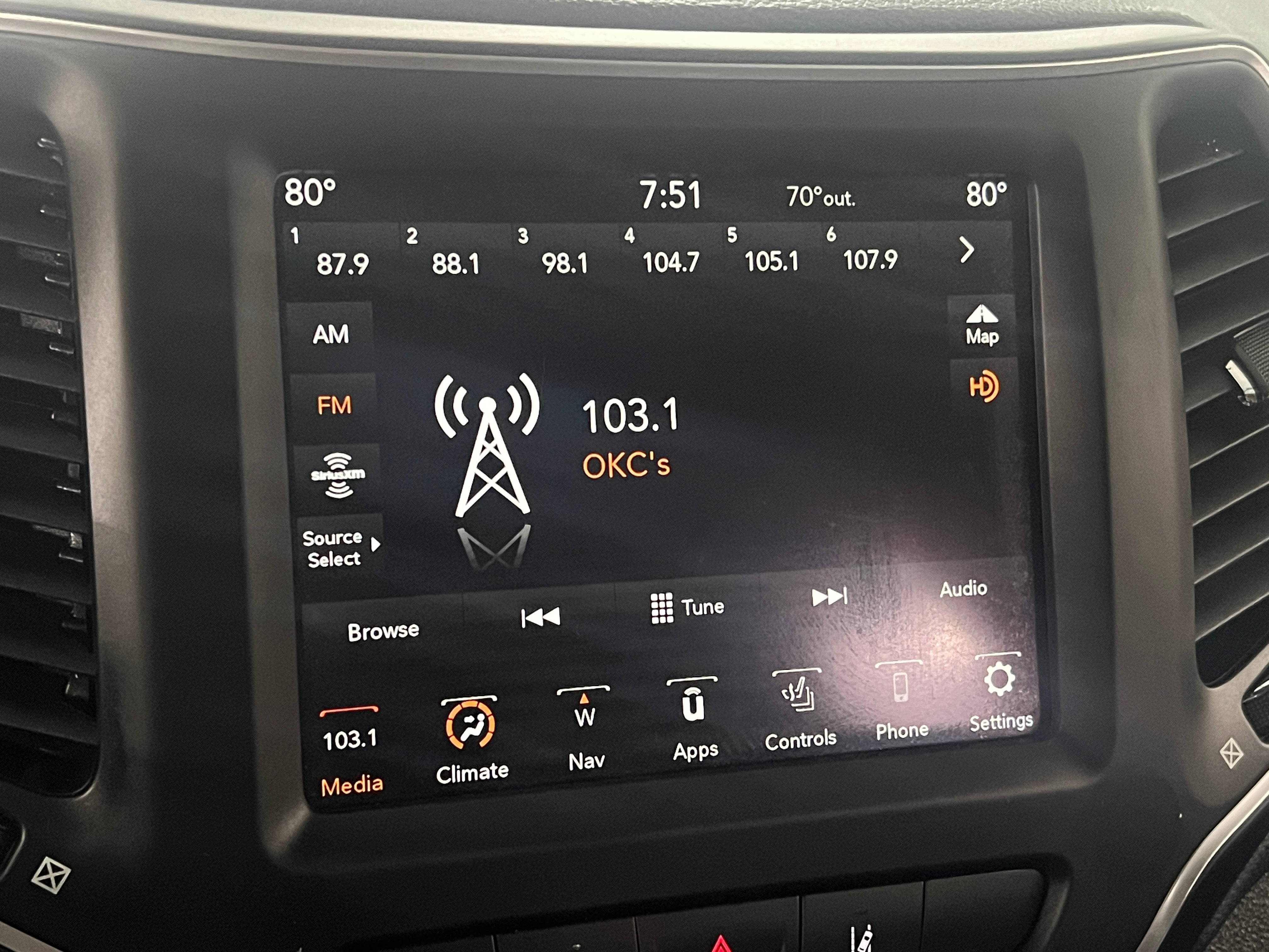 2023 Jeep Cherokee Altitude Lux 3