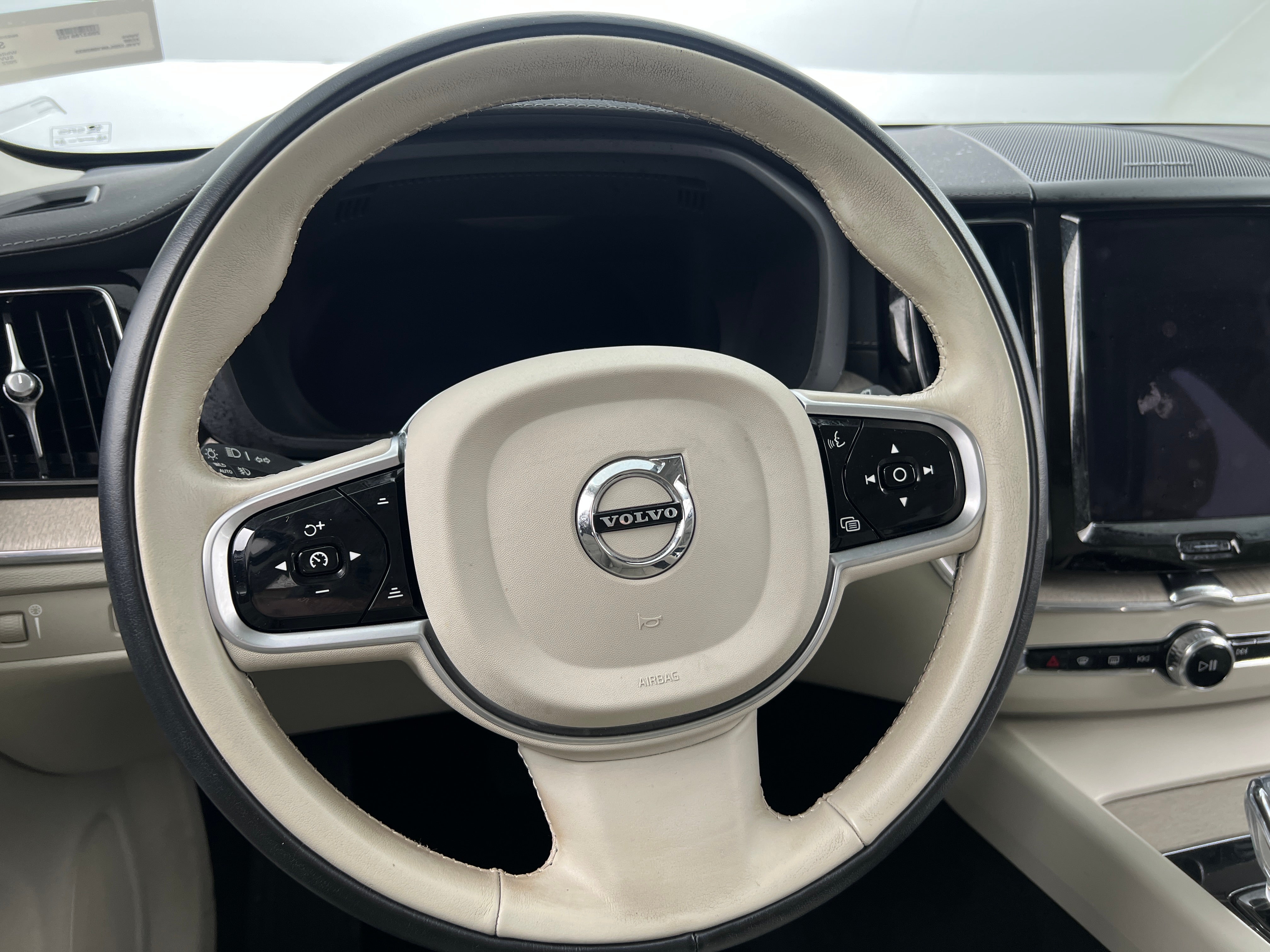 2022 Volvo XC60 B5 Inscription 4