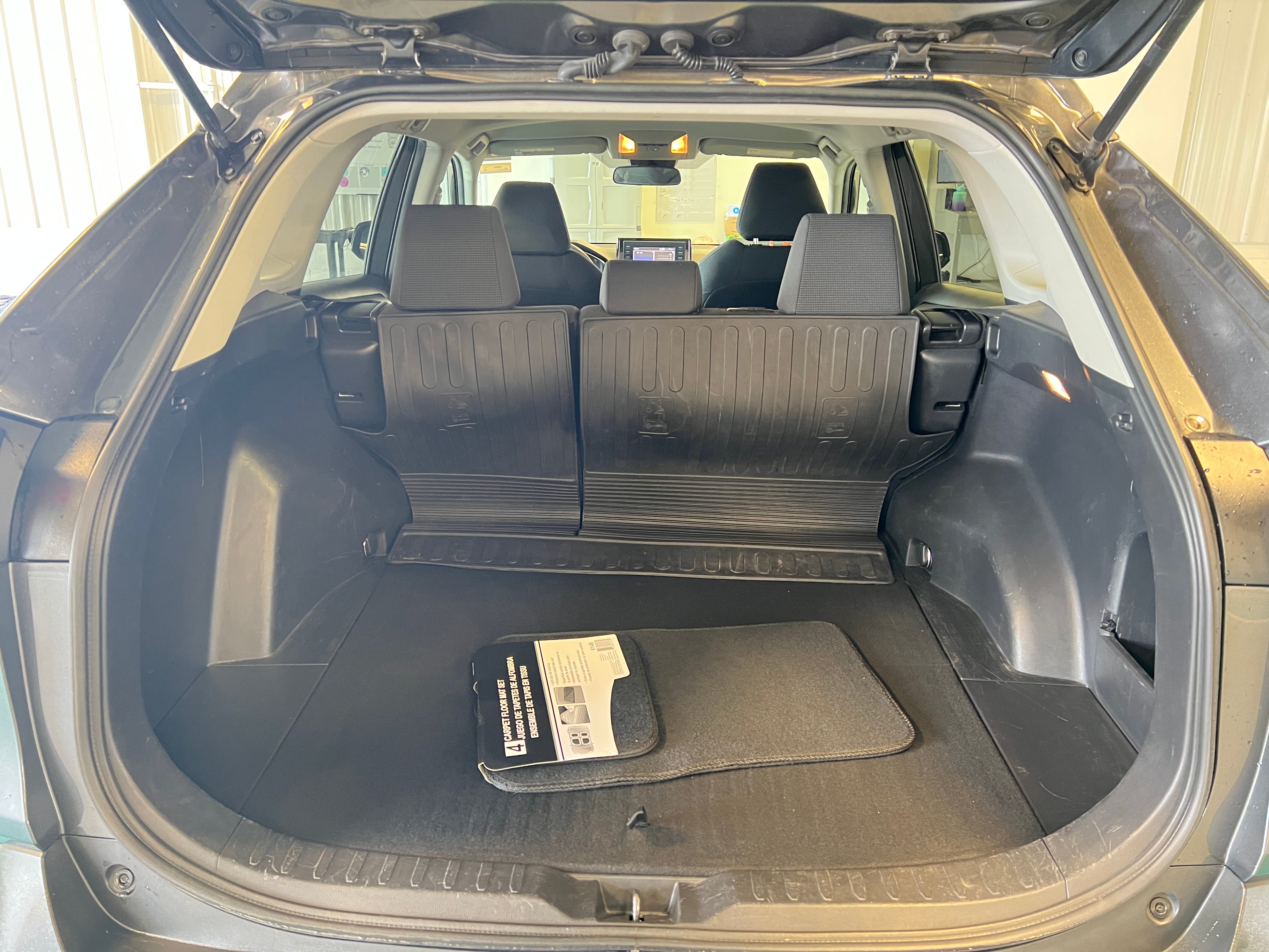 2020 Toyota RAV4 LE 7