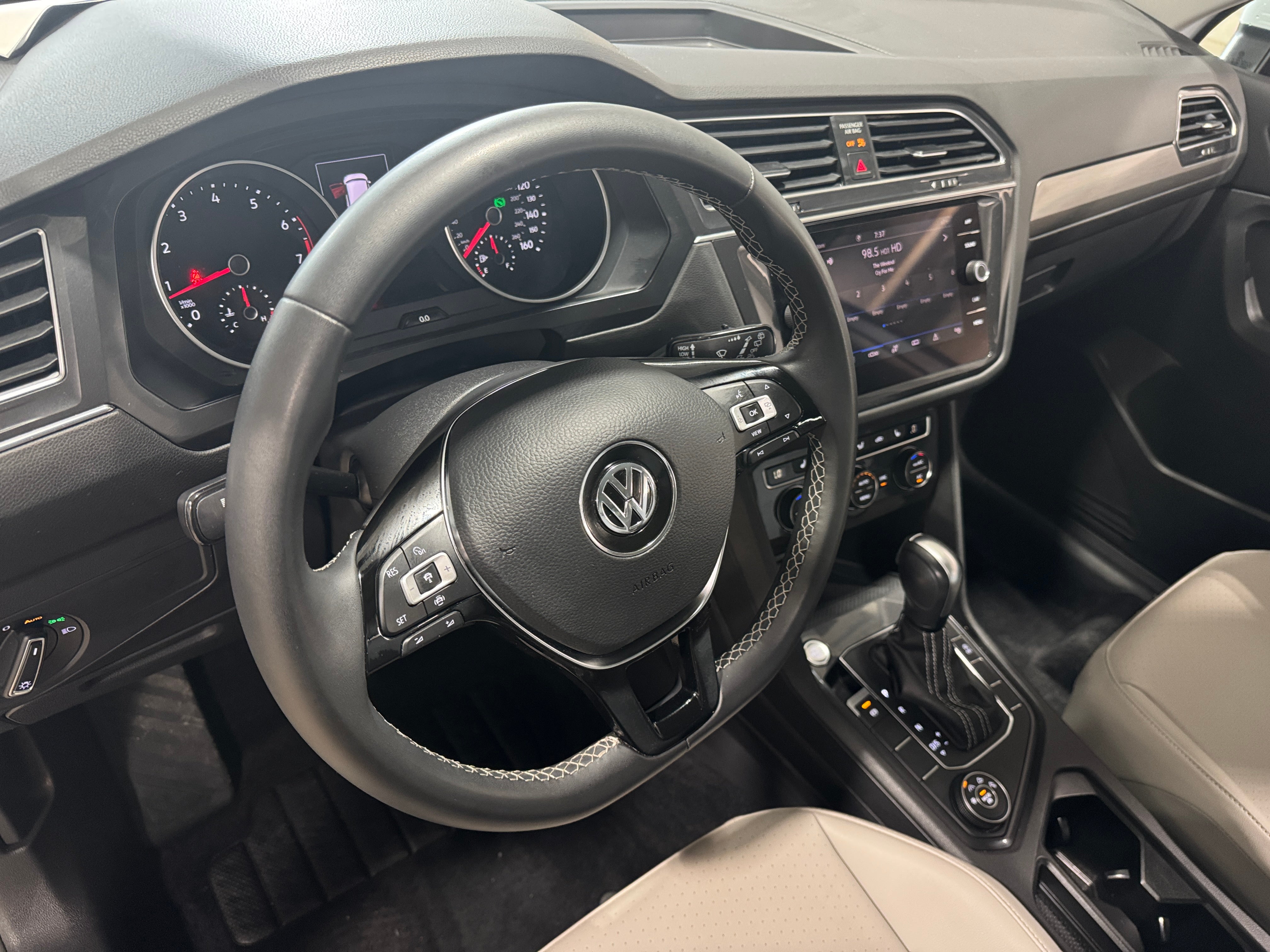 2021 Volkswagen Tiguan SE 2