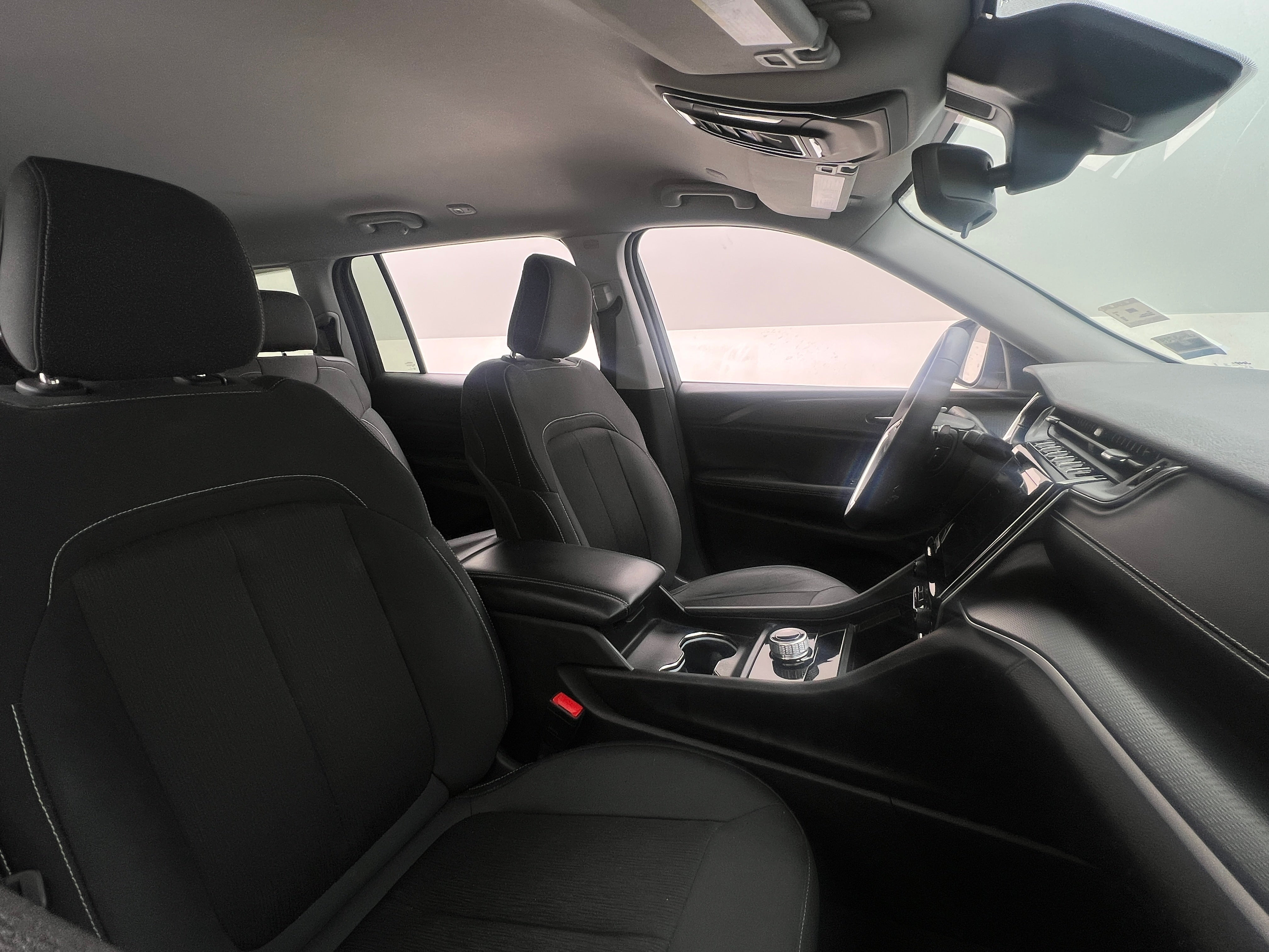2023 Jeep Grand Cherokee L Laredo 2