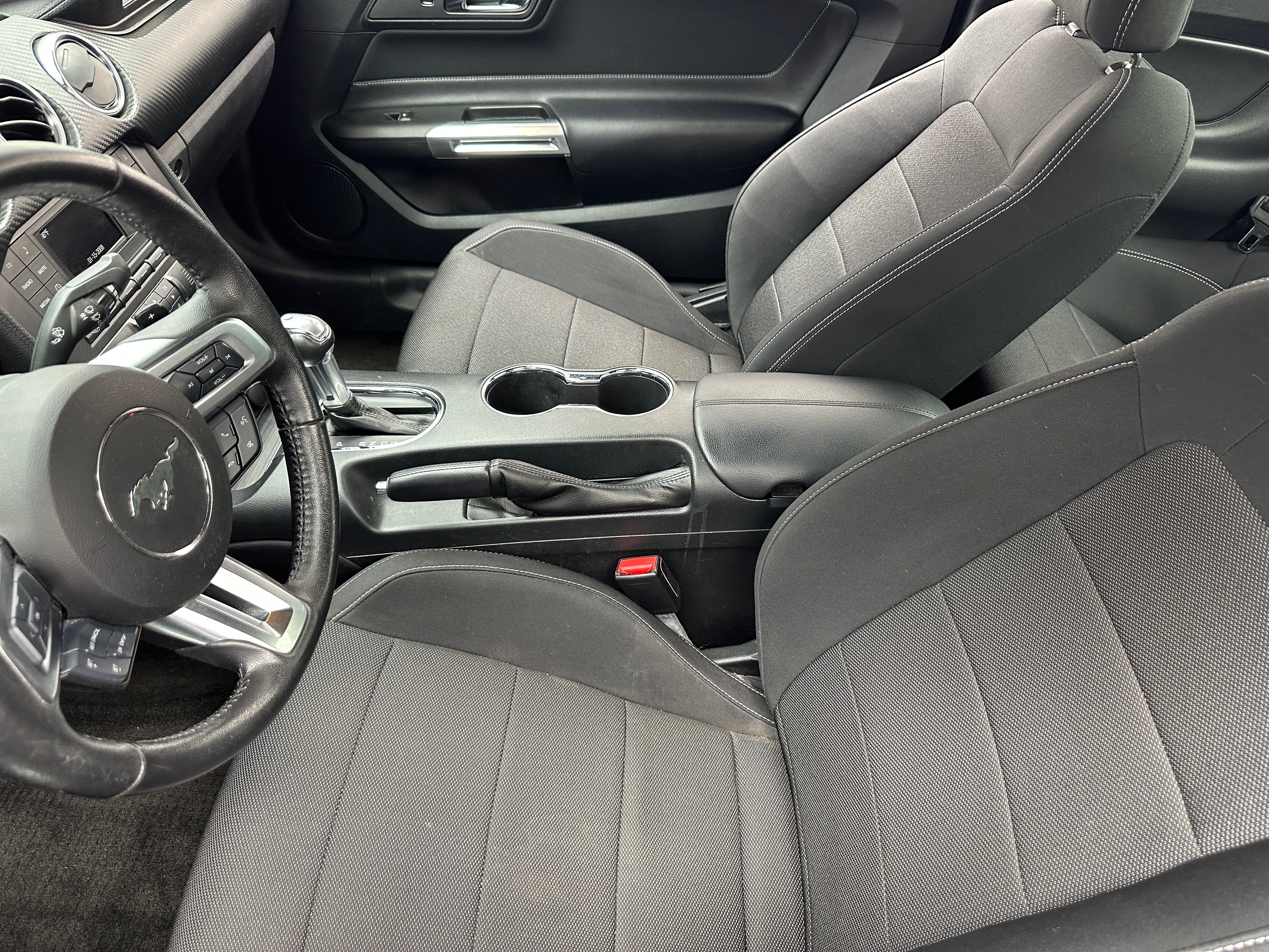 2017 Ford Mustang V6 2