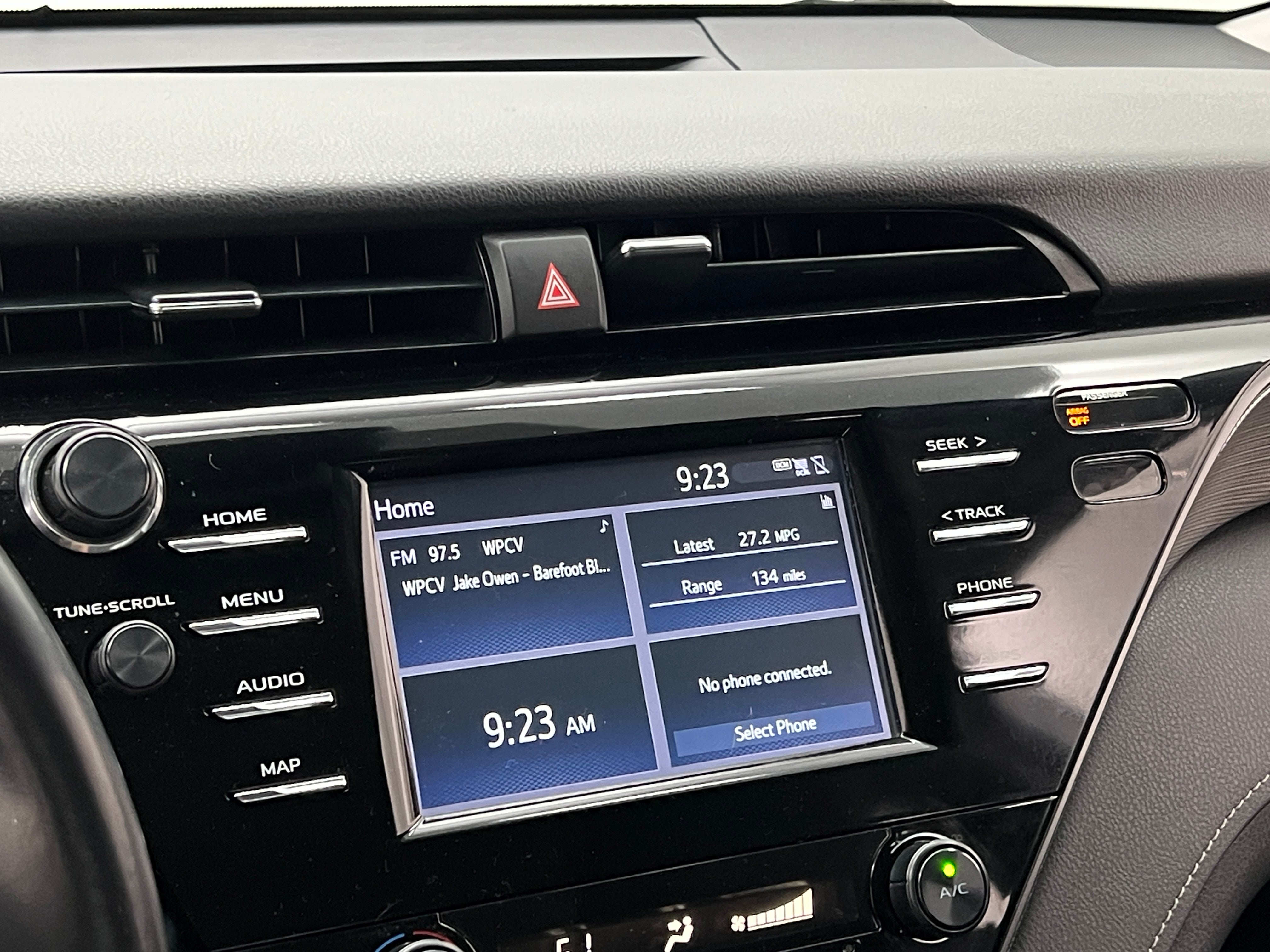 2019 Toyota Camry SE 3