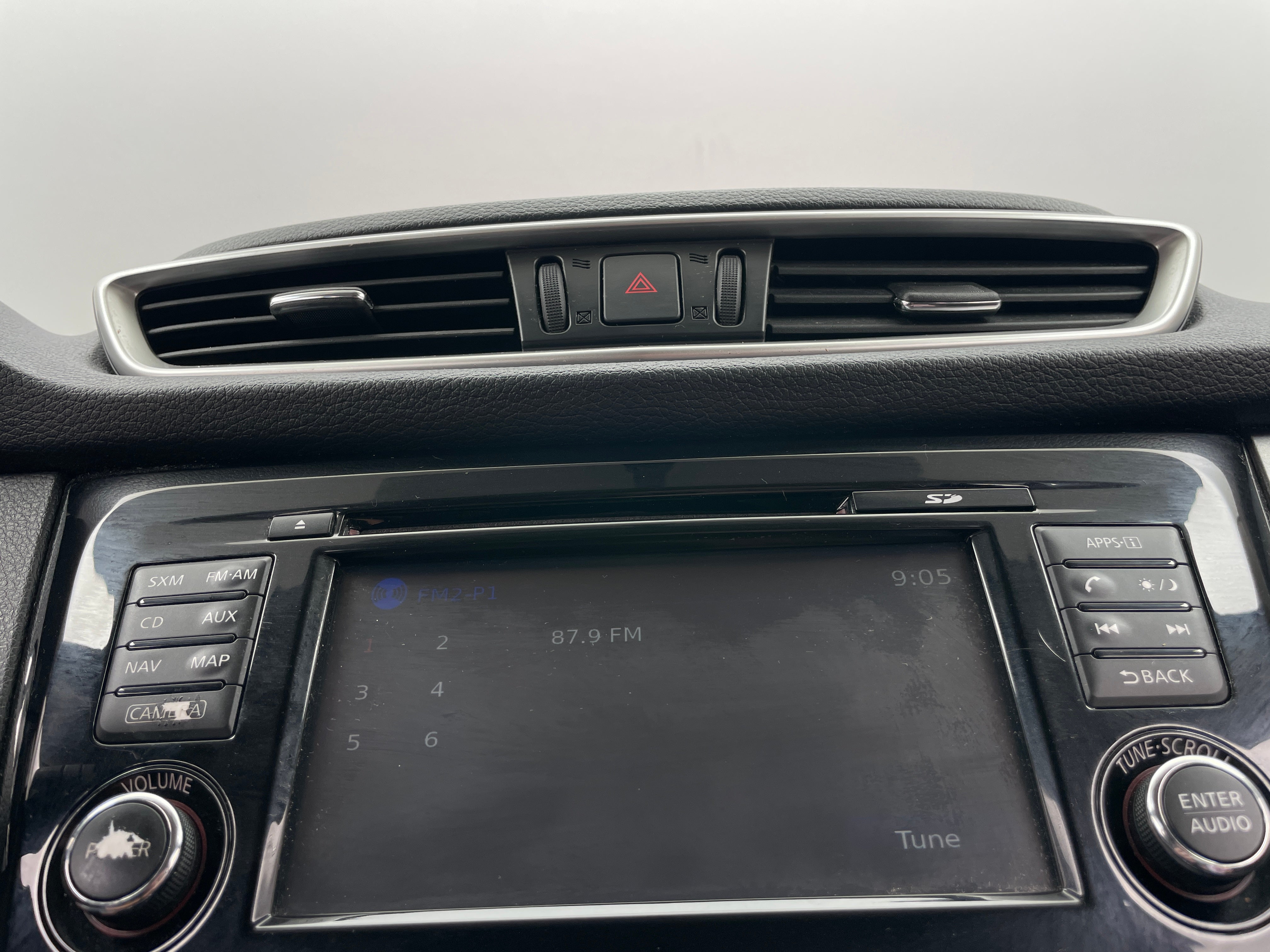 2015 Nissan Rogue SV 4