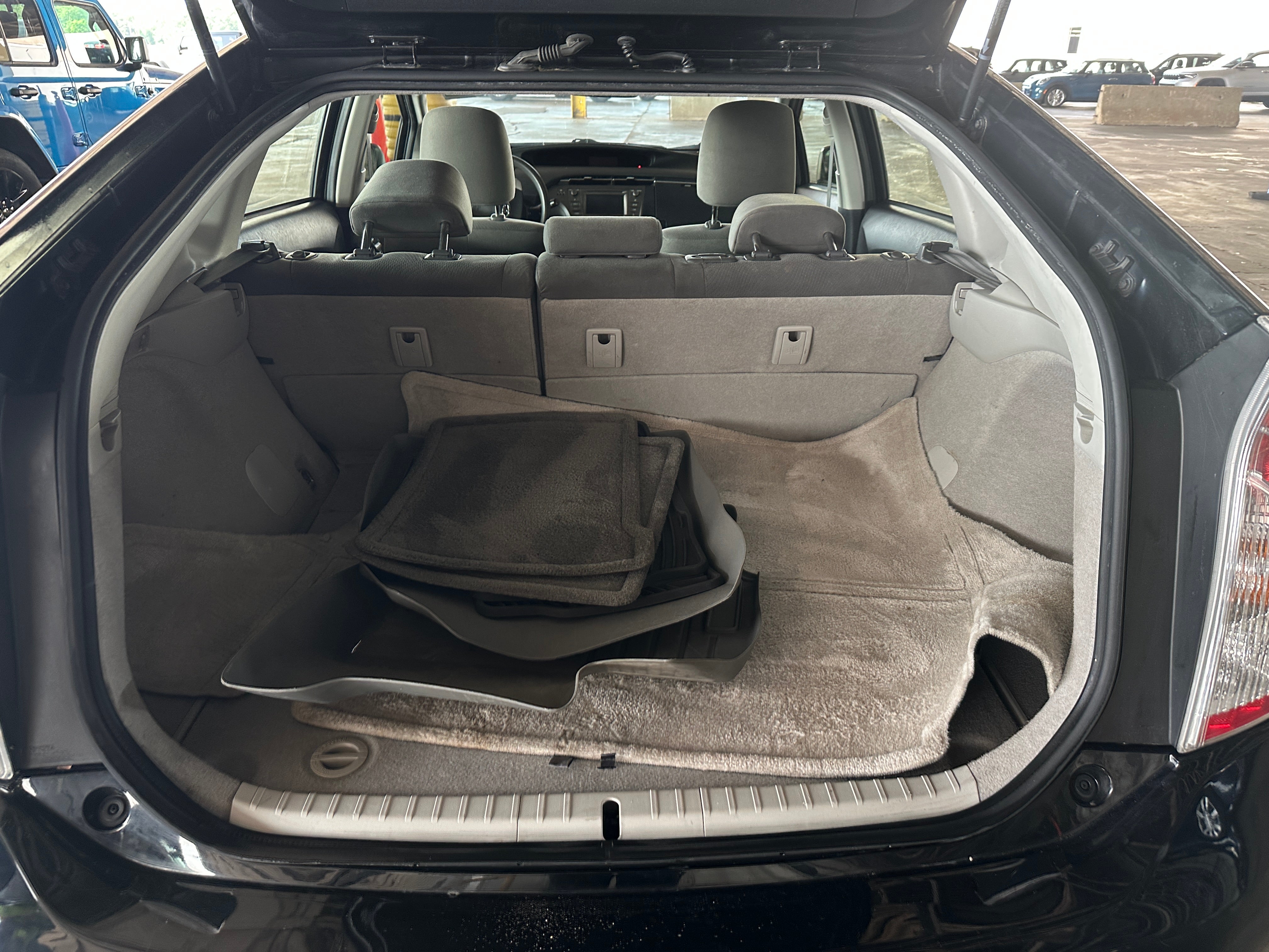 2015 Toyota Prius Two 7