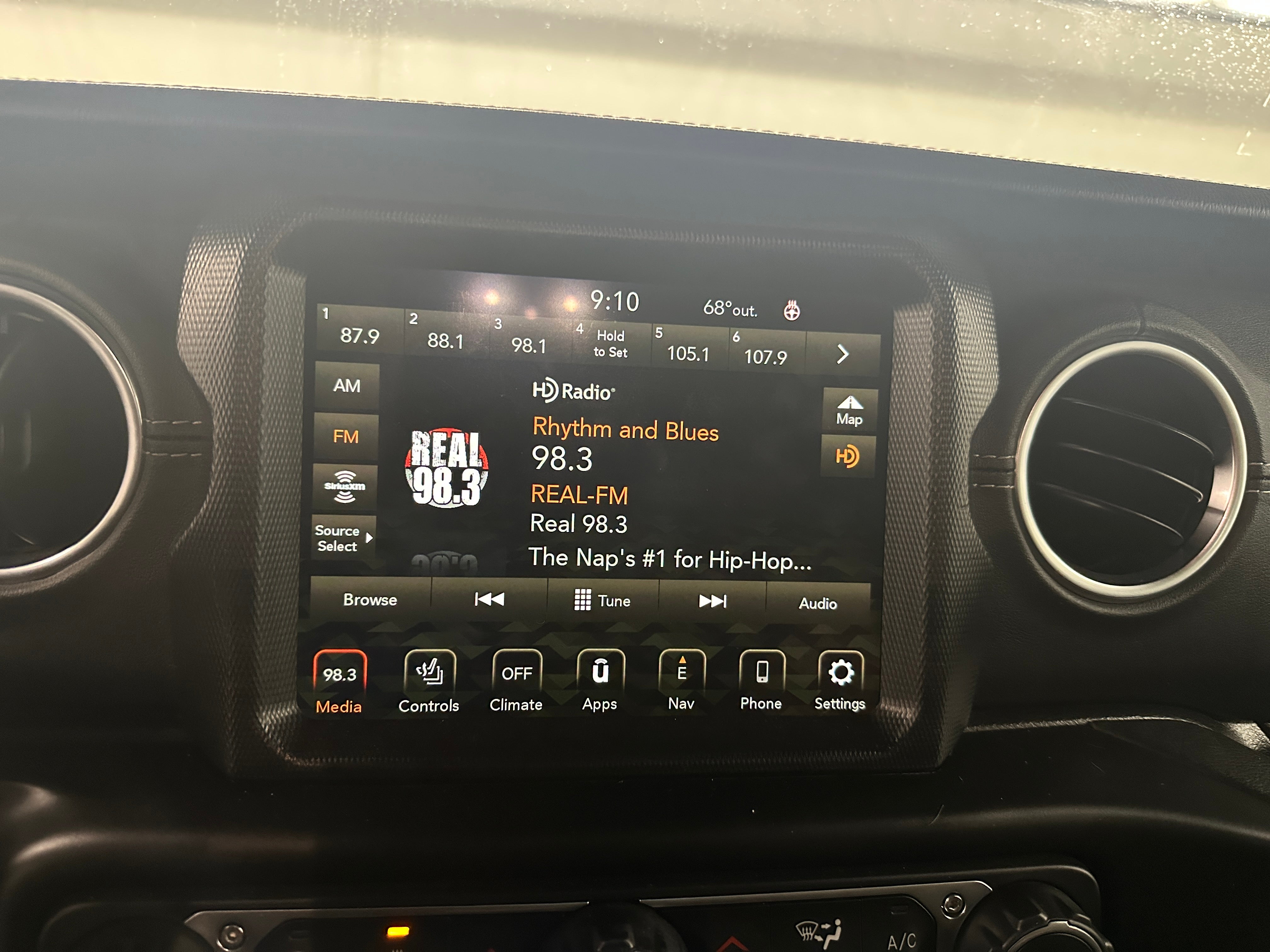 2022 Jeep Wrangler Unlimited Sahara 4xe 3