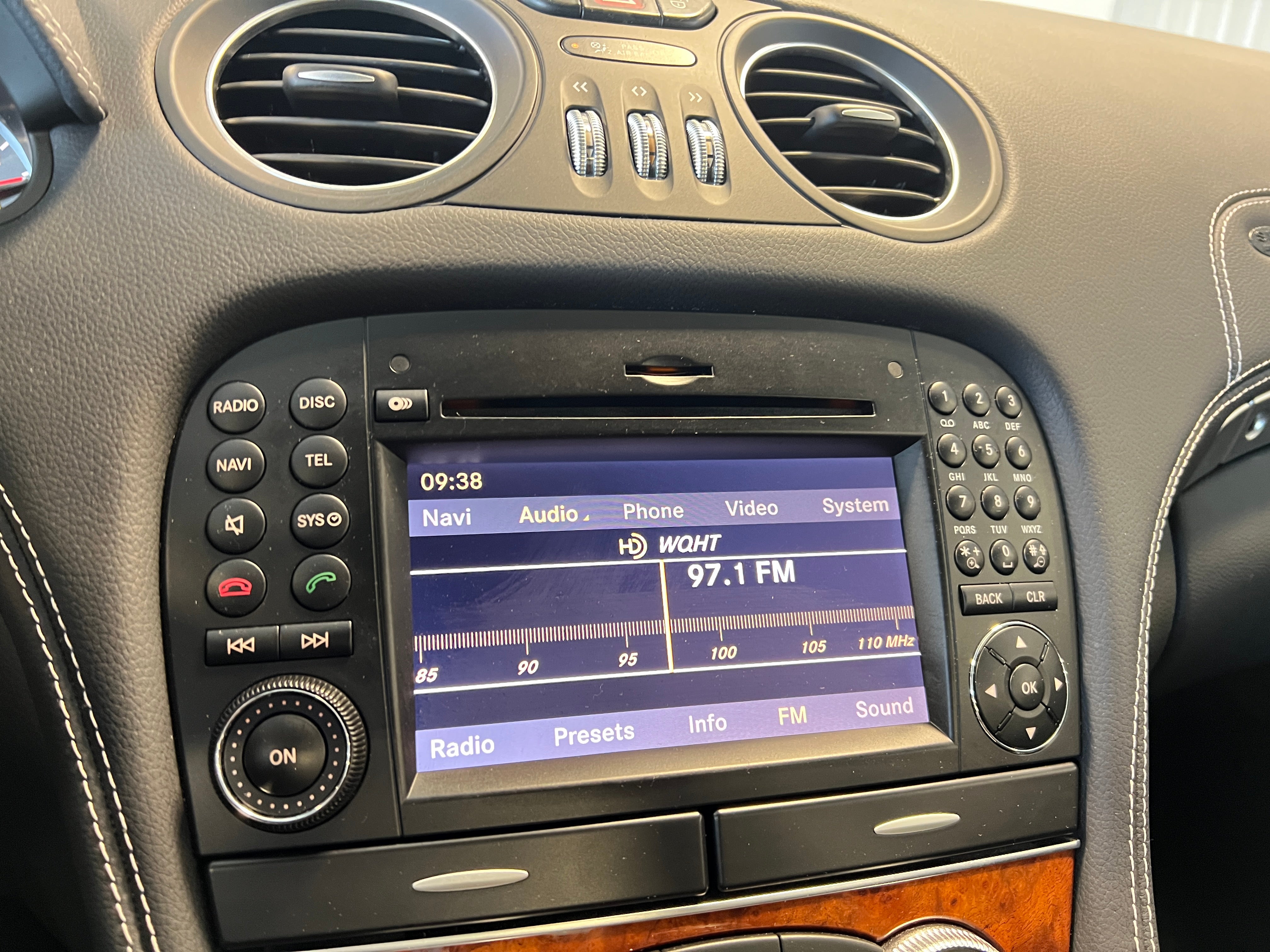 2011 Mercedes-Benz SL-Class SL 550 3