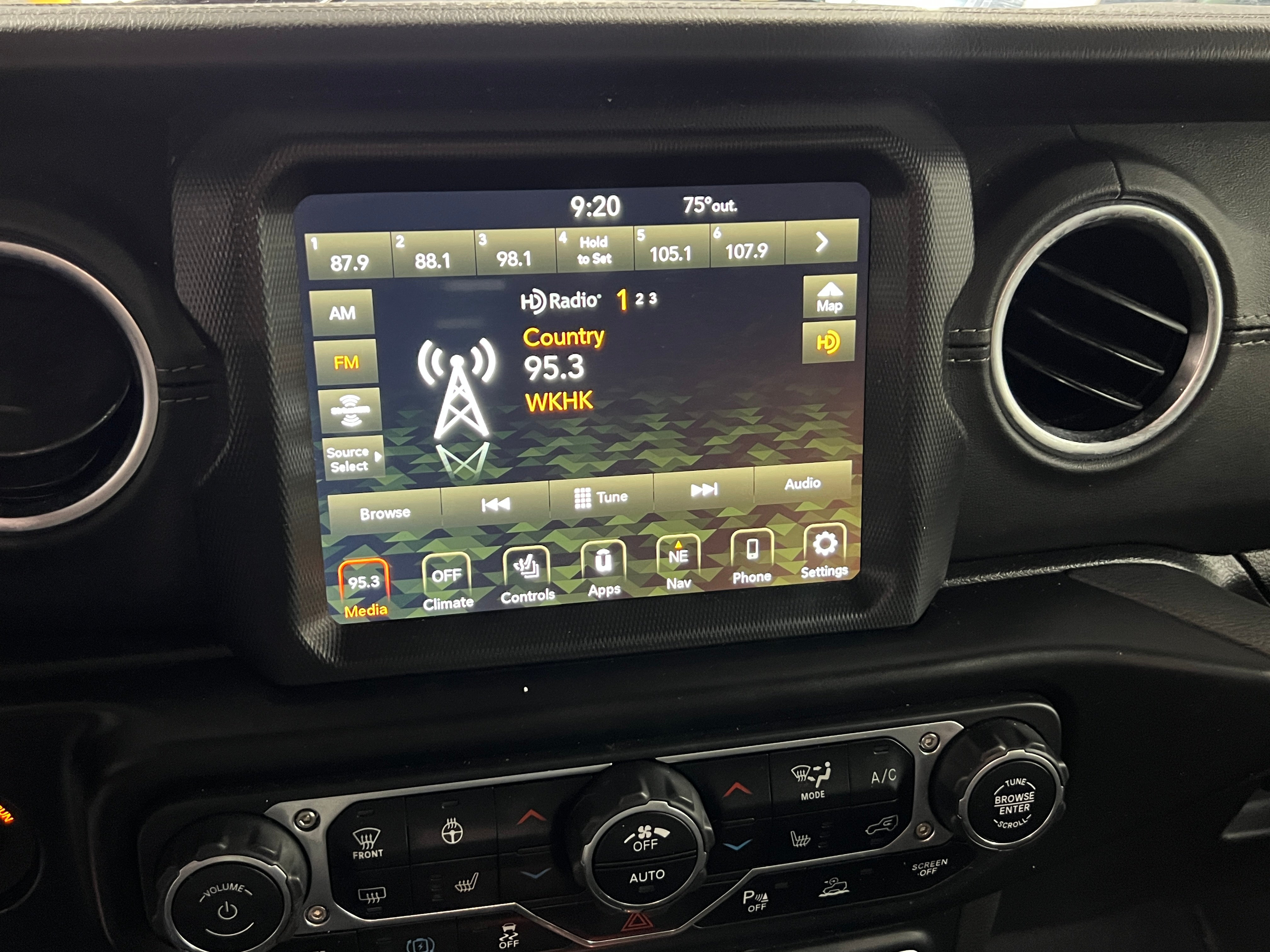2022 Jeep Wrangler Unlimited Sahara 4xe 3