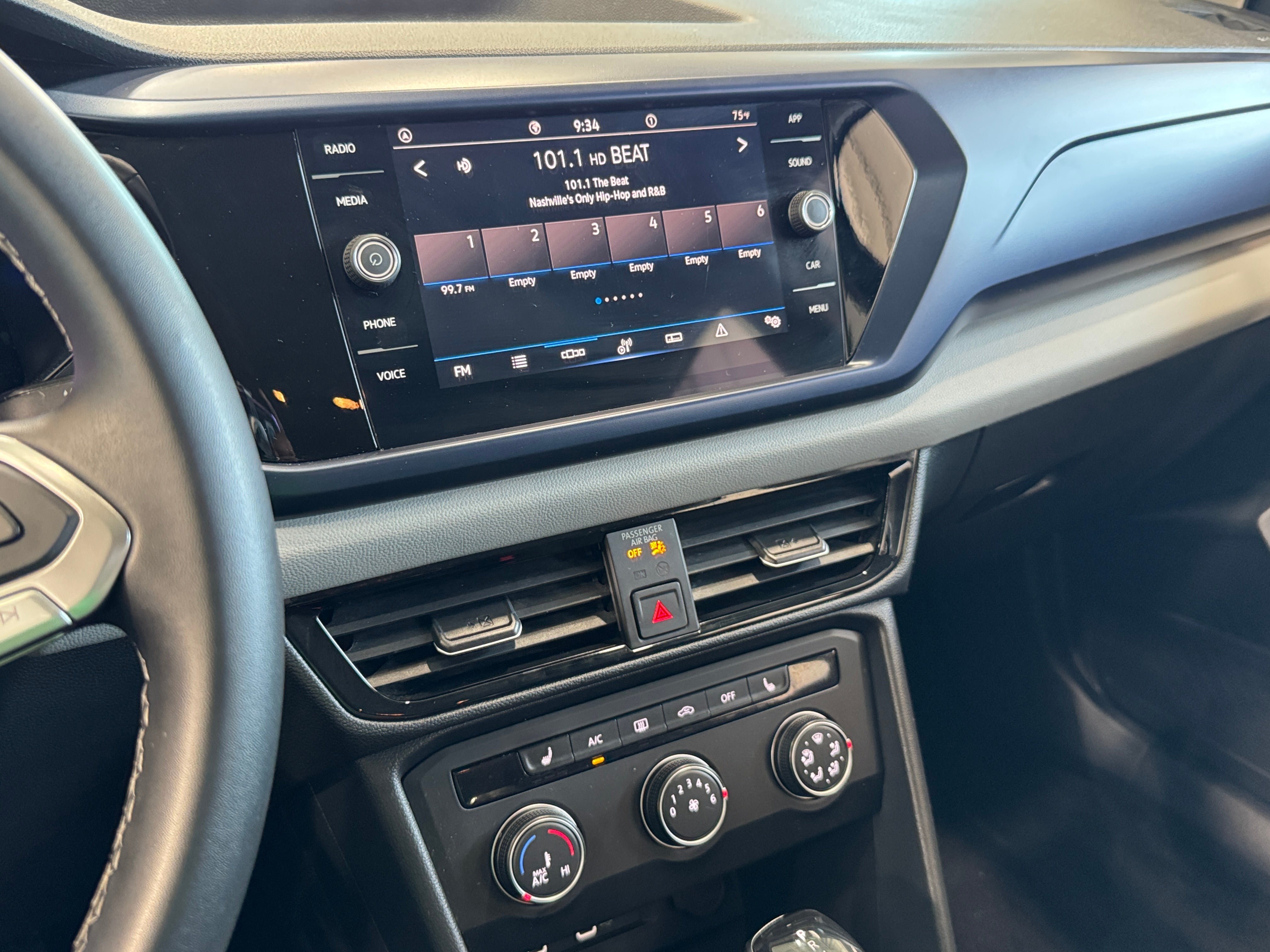 2022 Volkswagen Taos SE 3