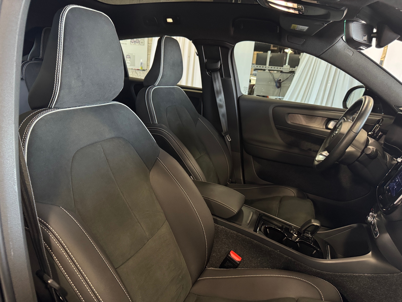 Thumbnail: 2022 Volvo C40 - 2