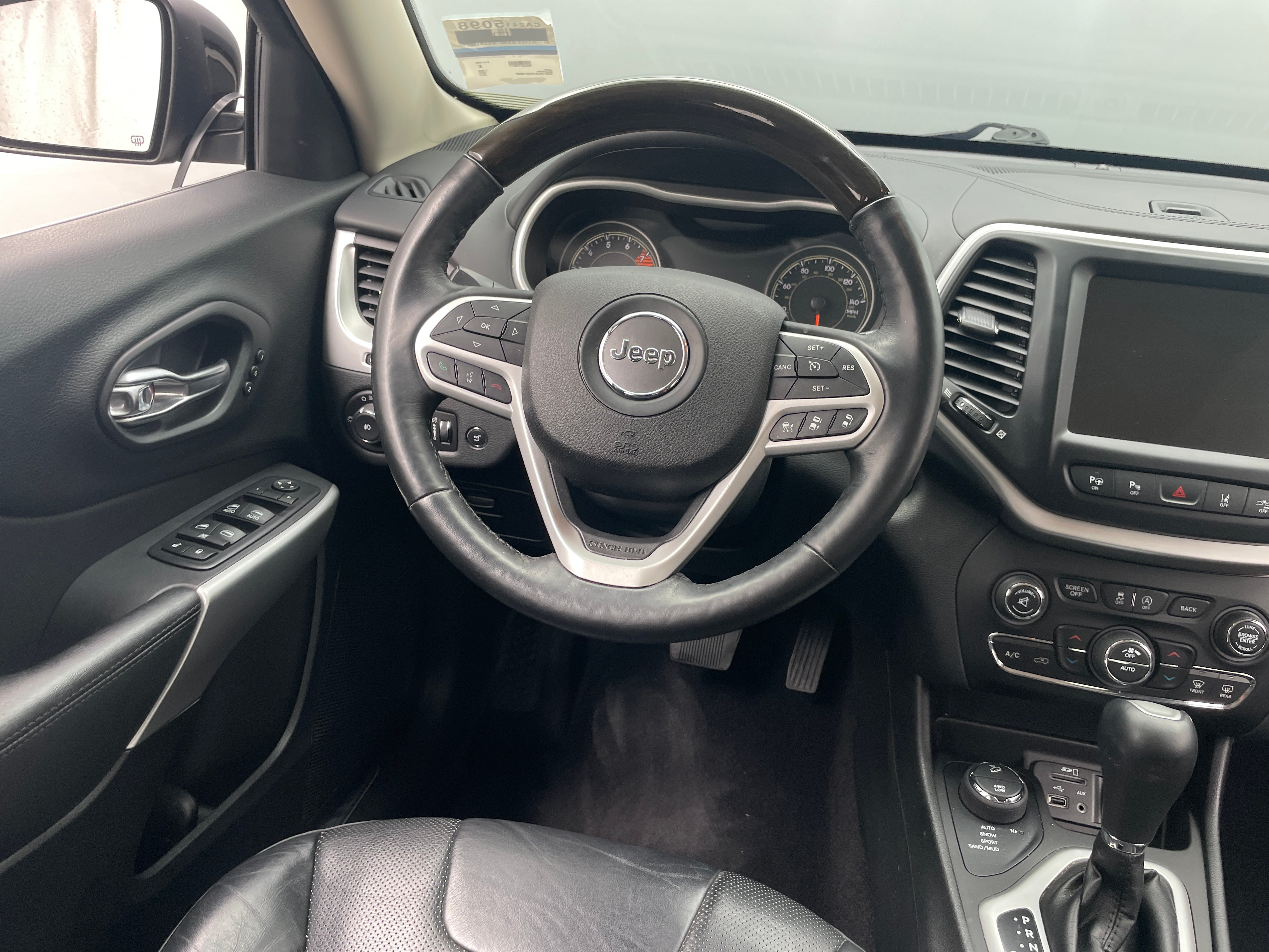 2017 Jeep Cherokee Overland 4