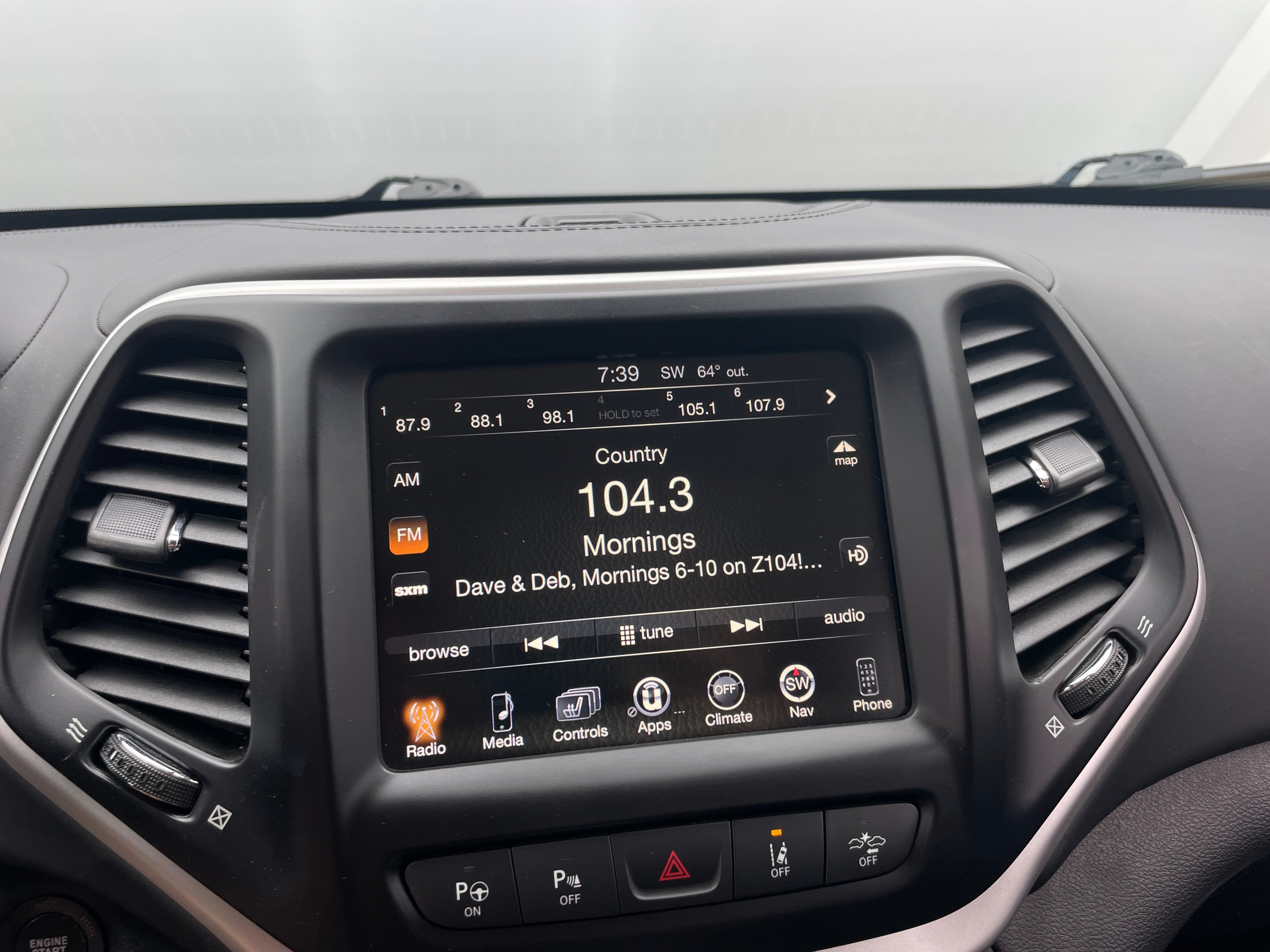 2017 Jeep Cherokee Overland 3
