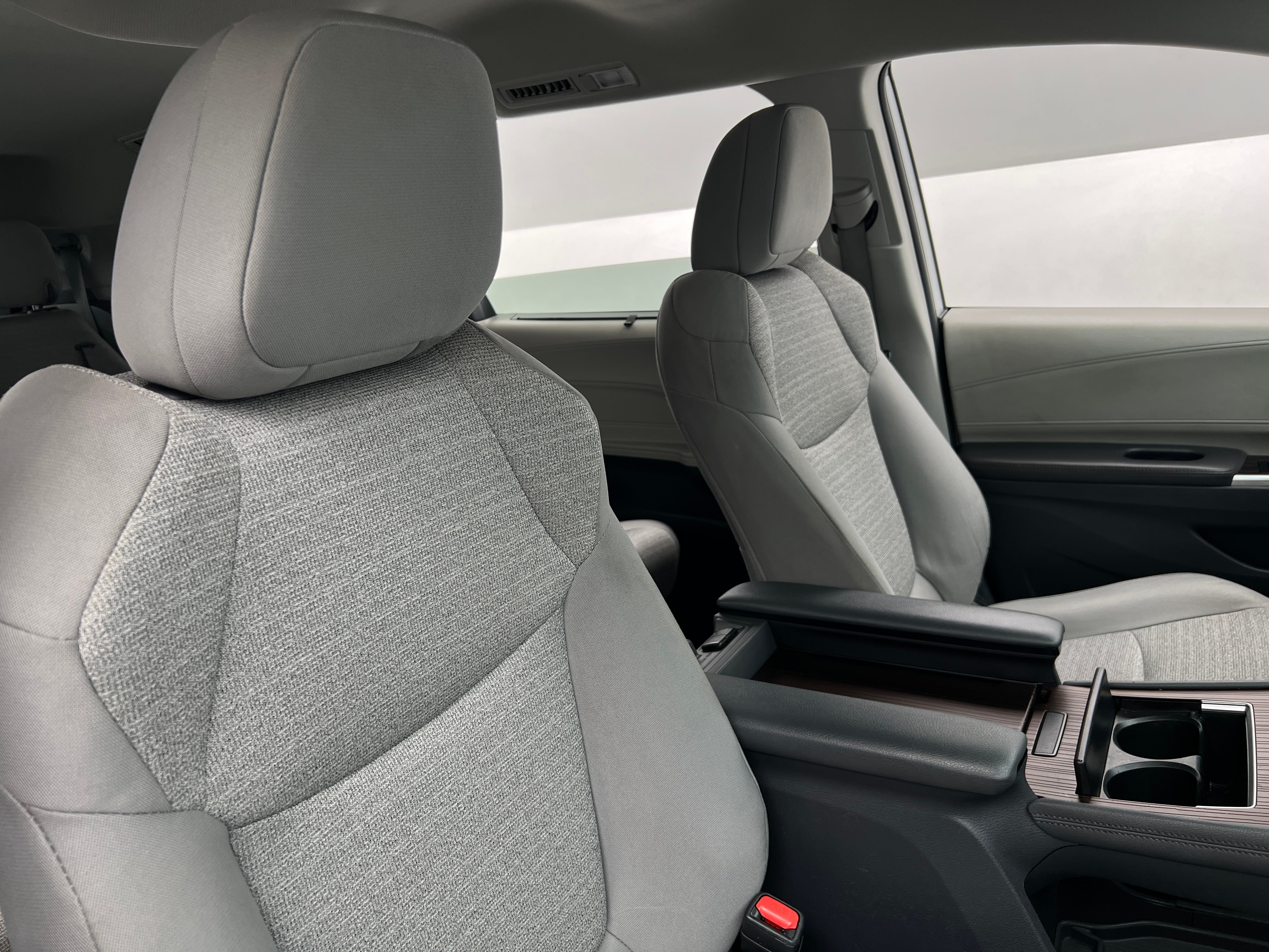 2022 Toyota Sienna LE 2