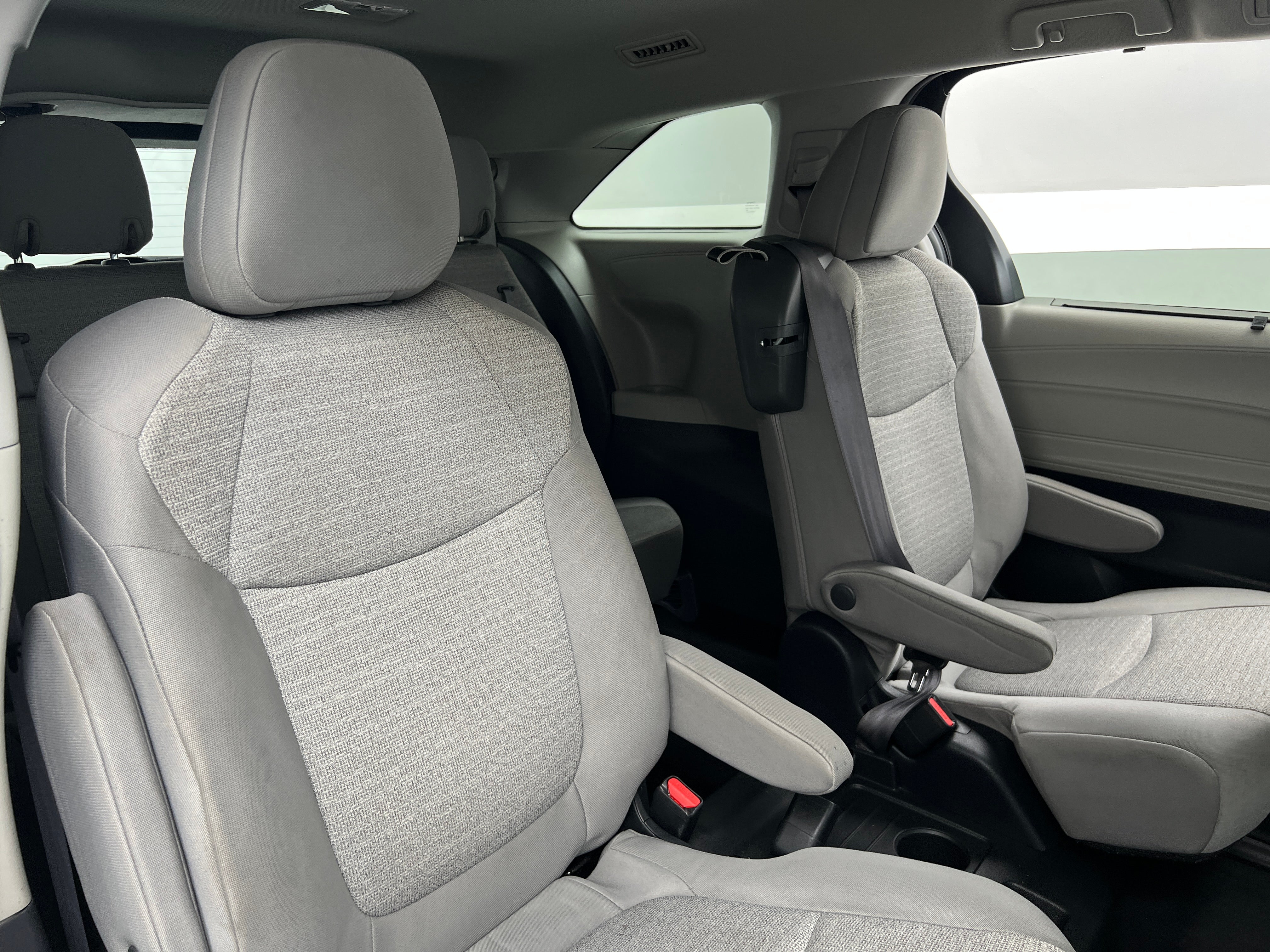 2022 Toyota Sienna LE 6