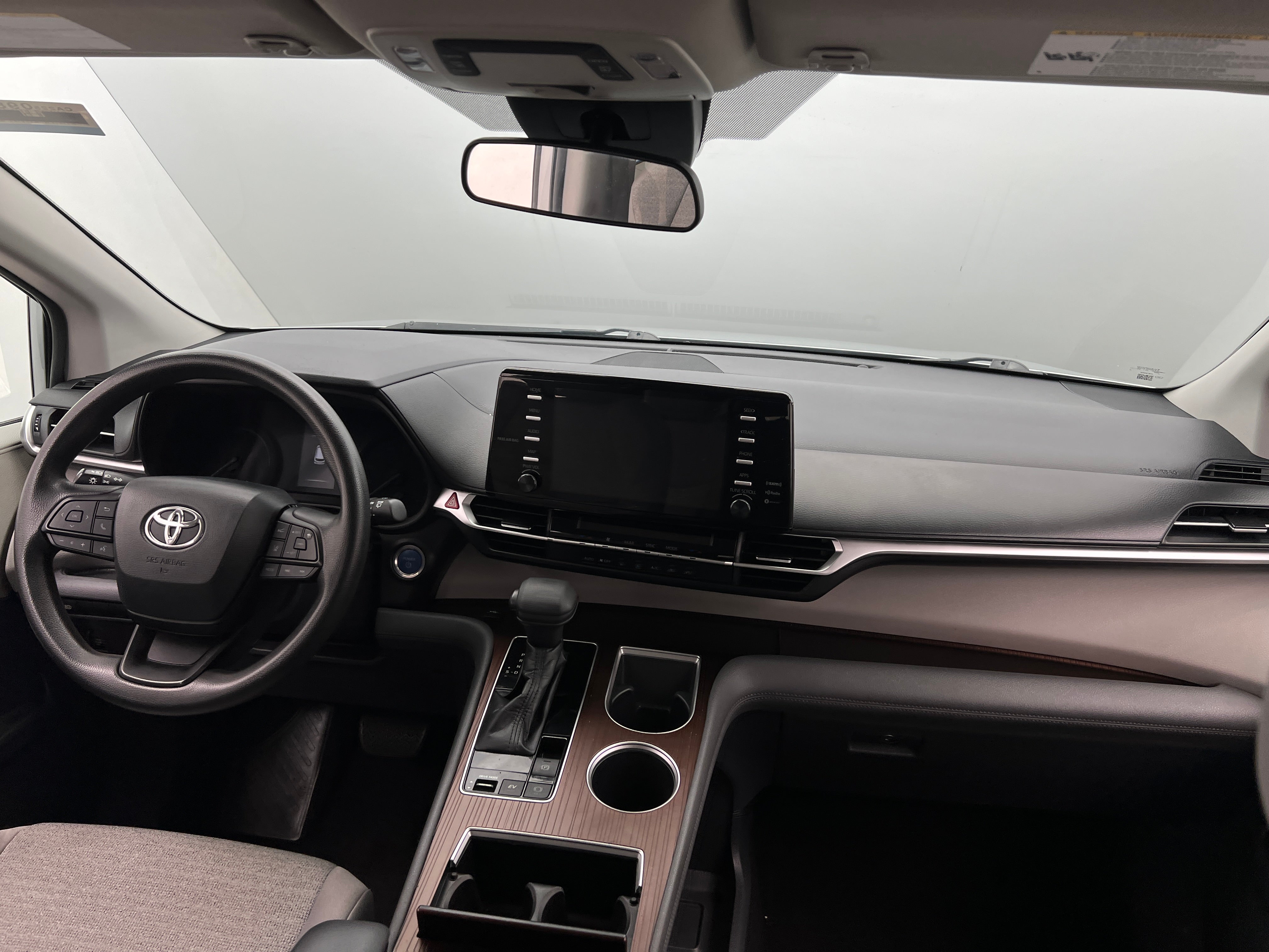 2022 Toyota Sienna LE 3