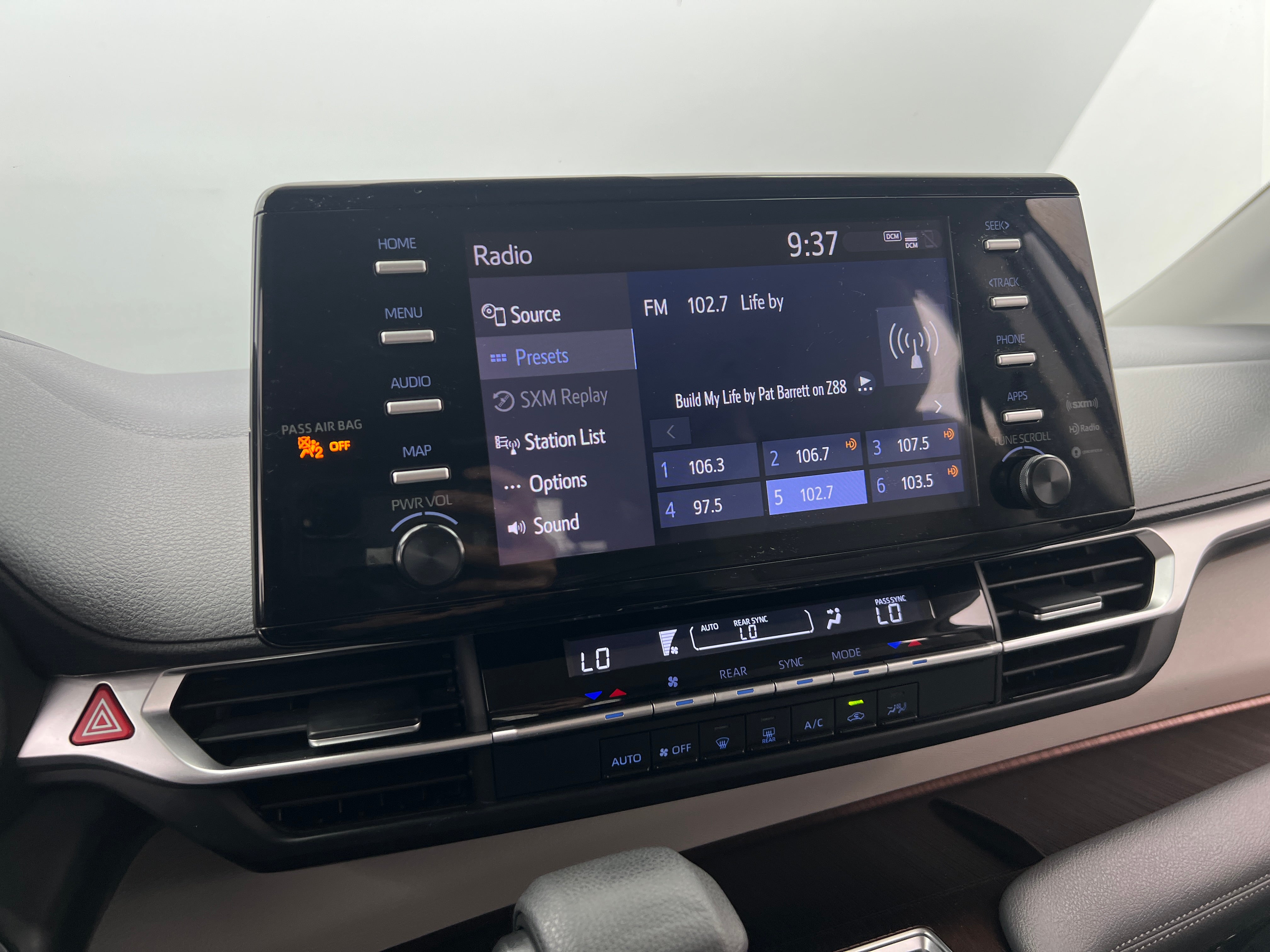 2022 Toyota Sienna LE 4