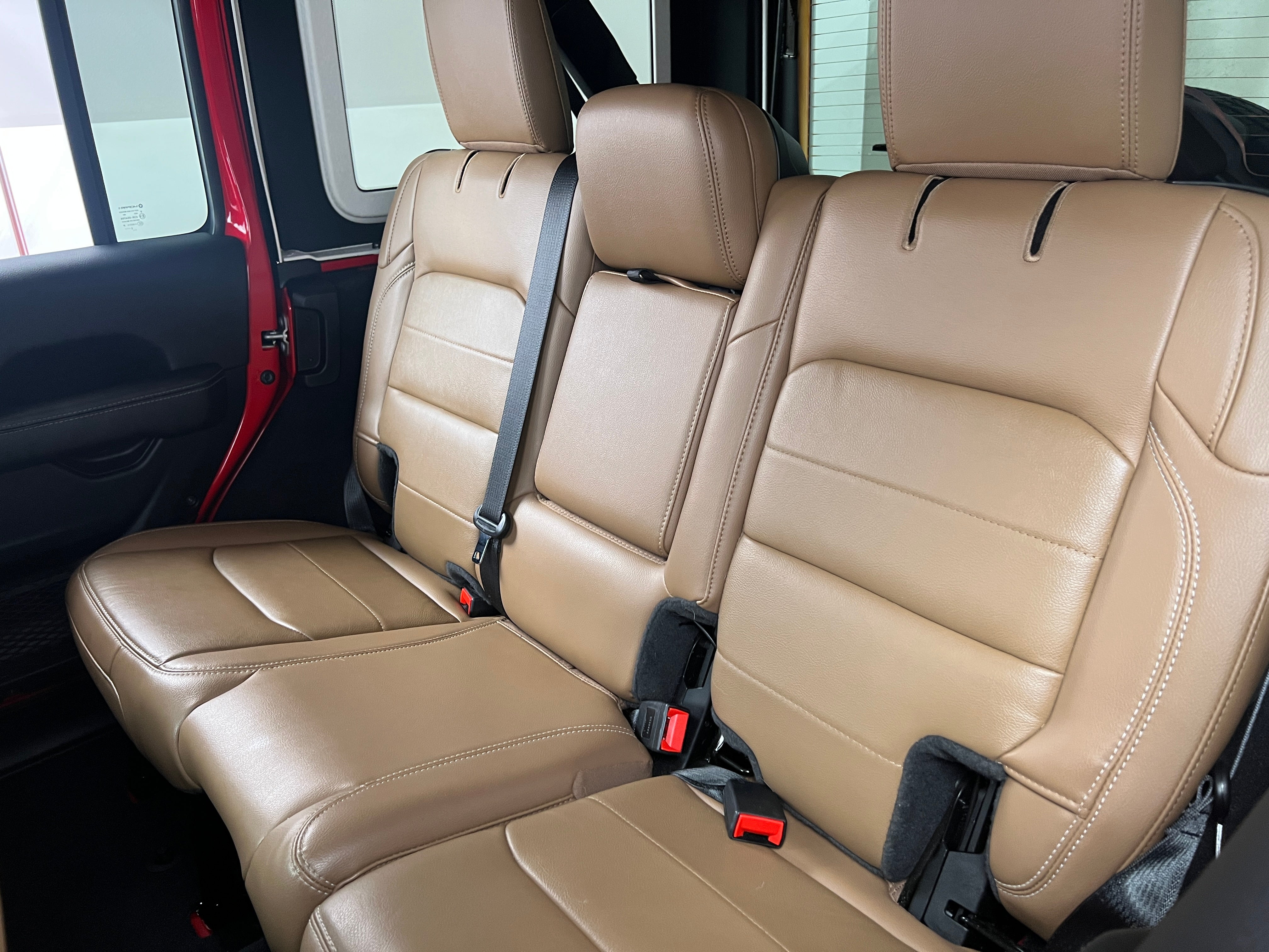 2023 Jeep Wrangler Unlimited Sahara 5