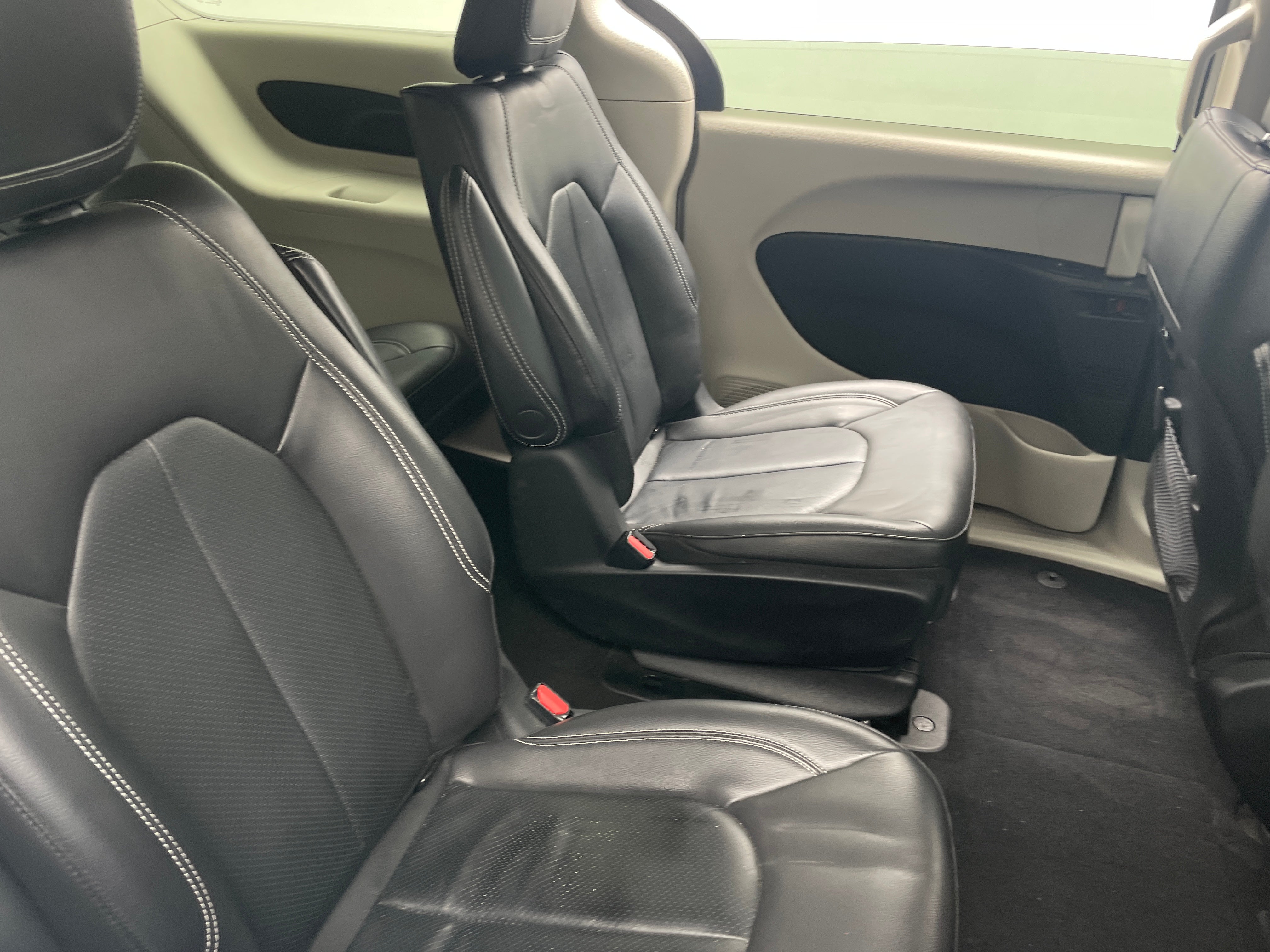 2022 Chrysler Pacifica Hybrid Touring L 5