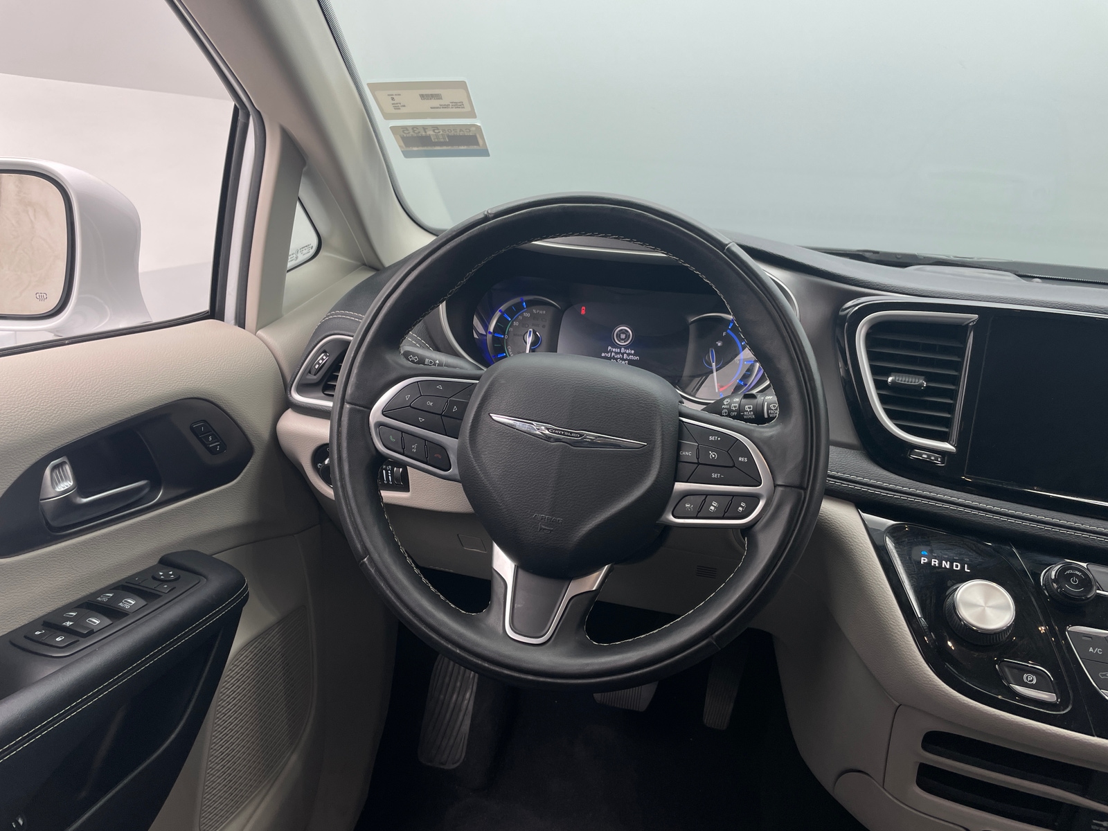 Thumbnail: 2022 Chrysler Pacifica - 4