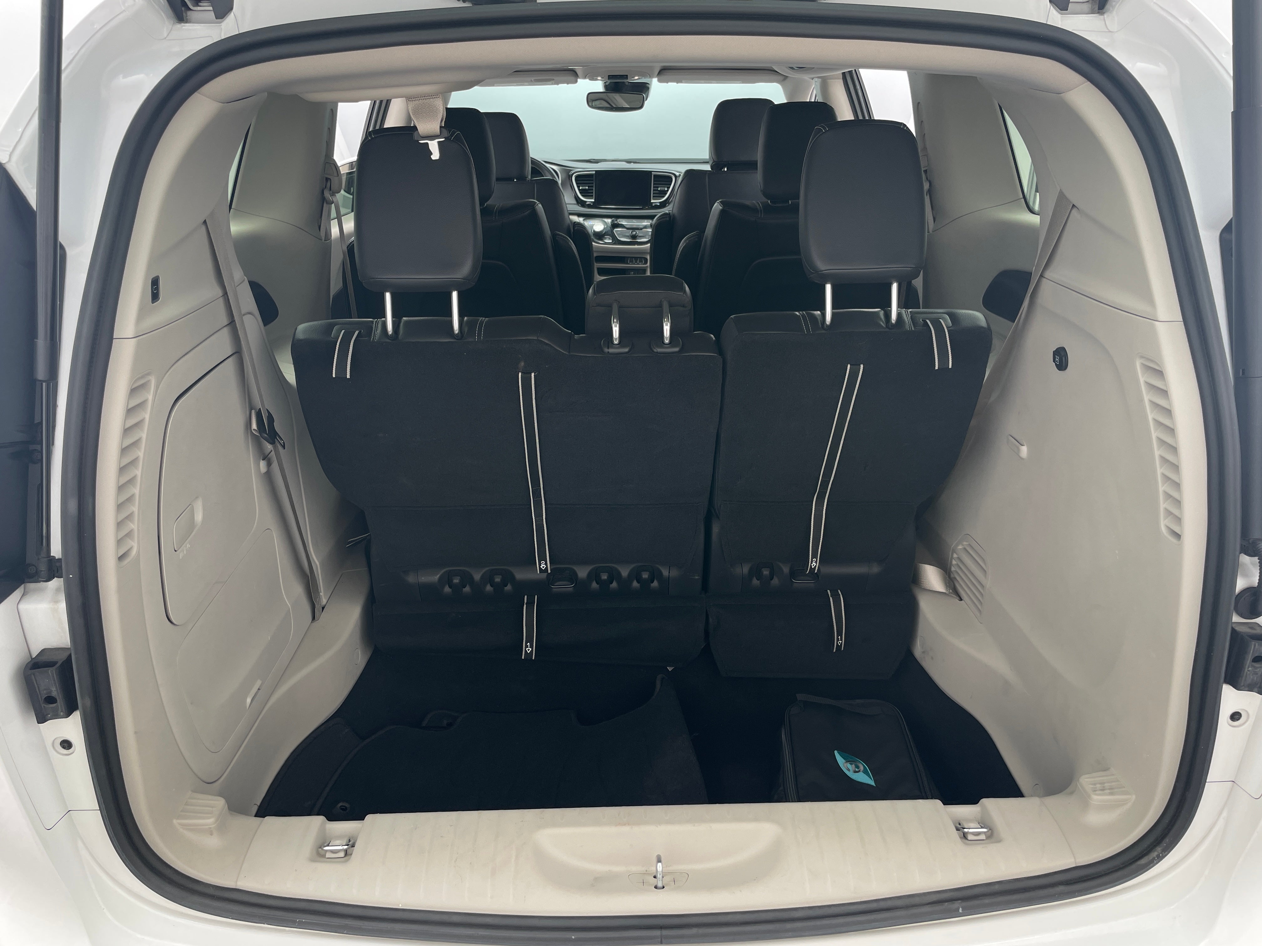 2022 Chrysler Pacifica Hybrid Touring L 6