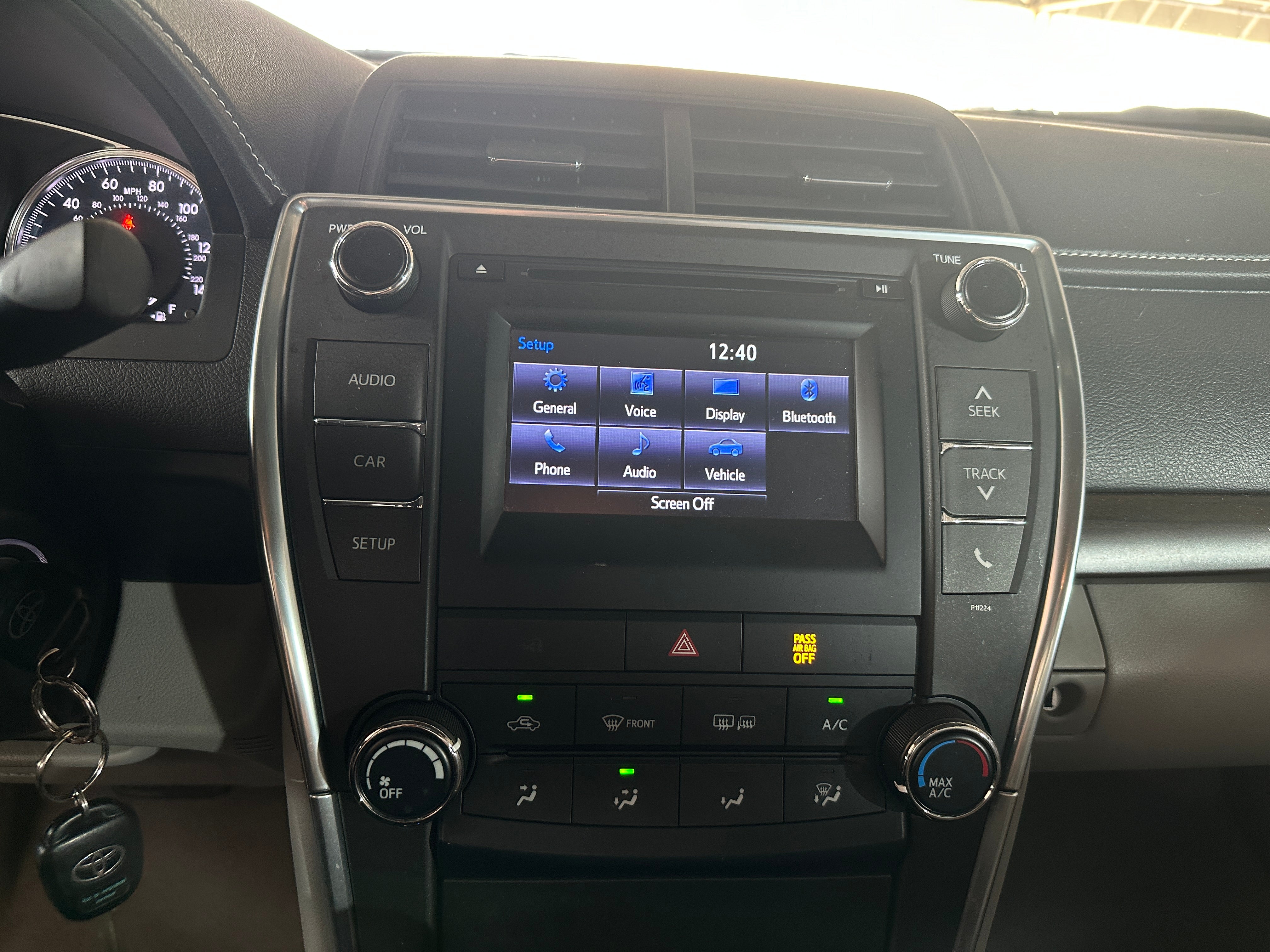 2016 Toyota Camry LE 4