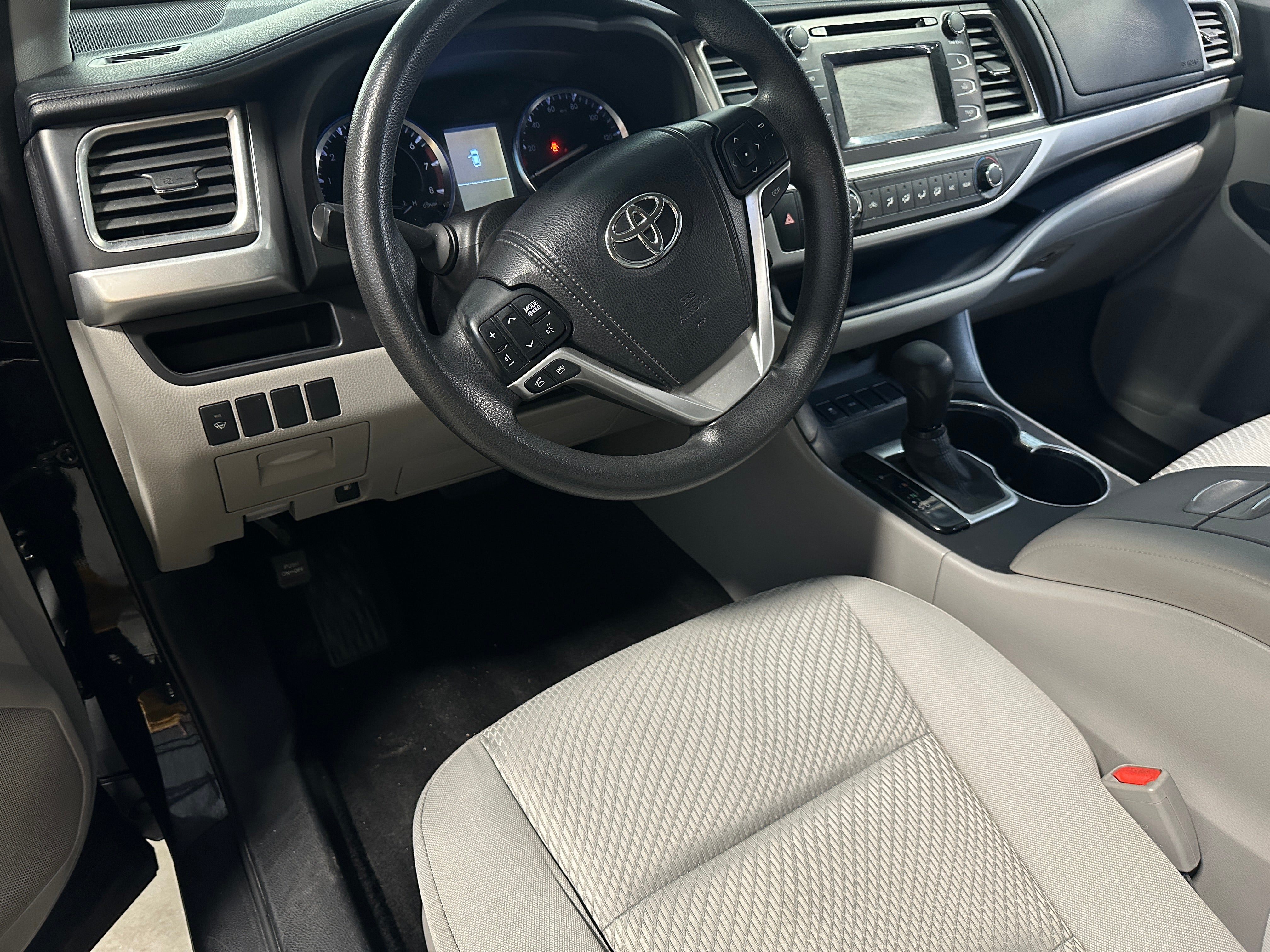 2015 Toyota Highlander LE 3