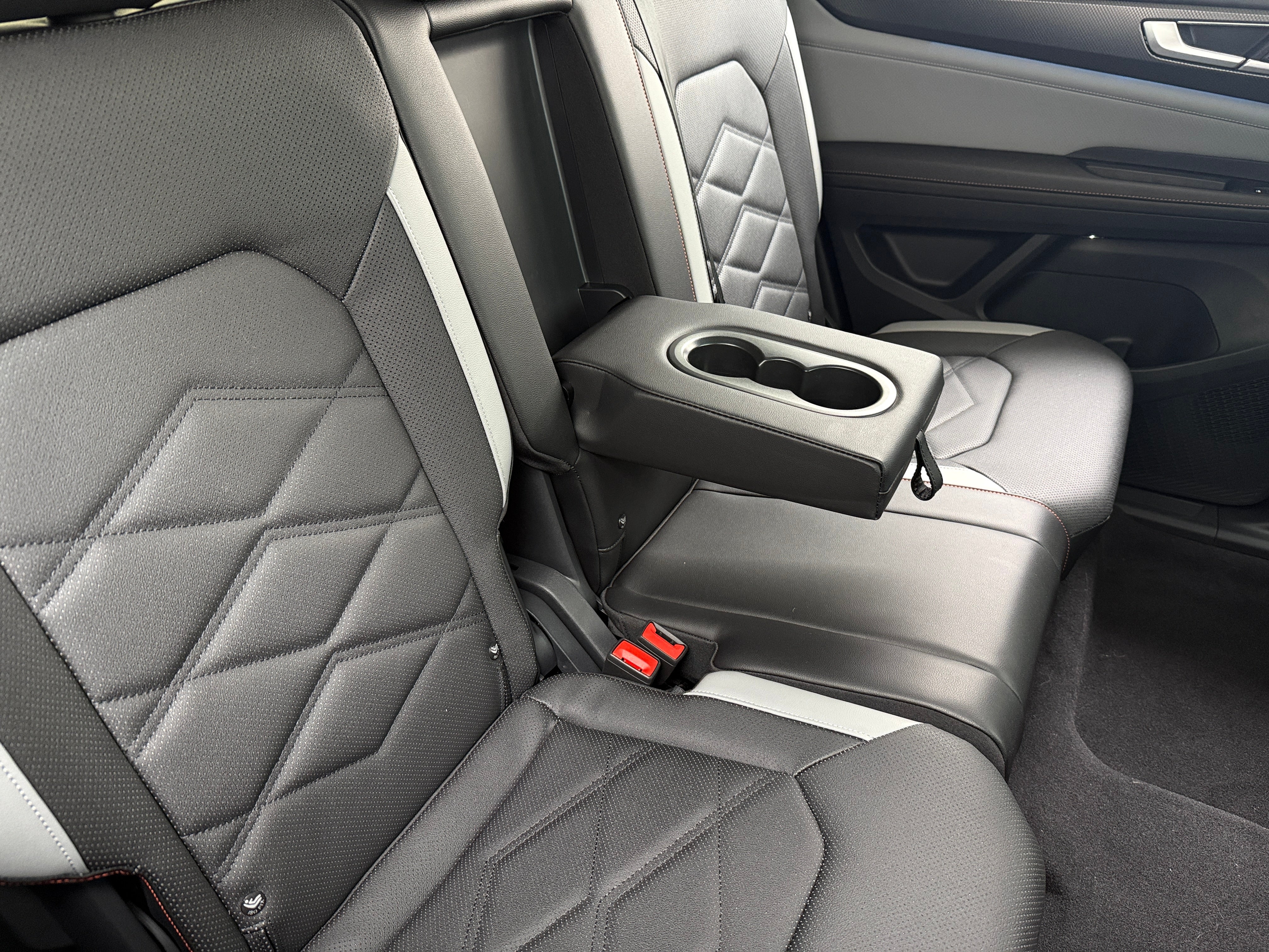 2024 Volkswagen Atlas Peak Edition SE 5