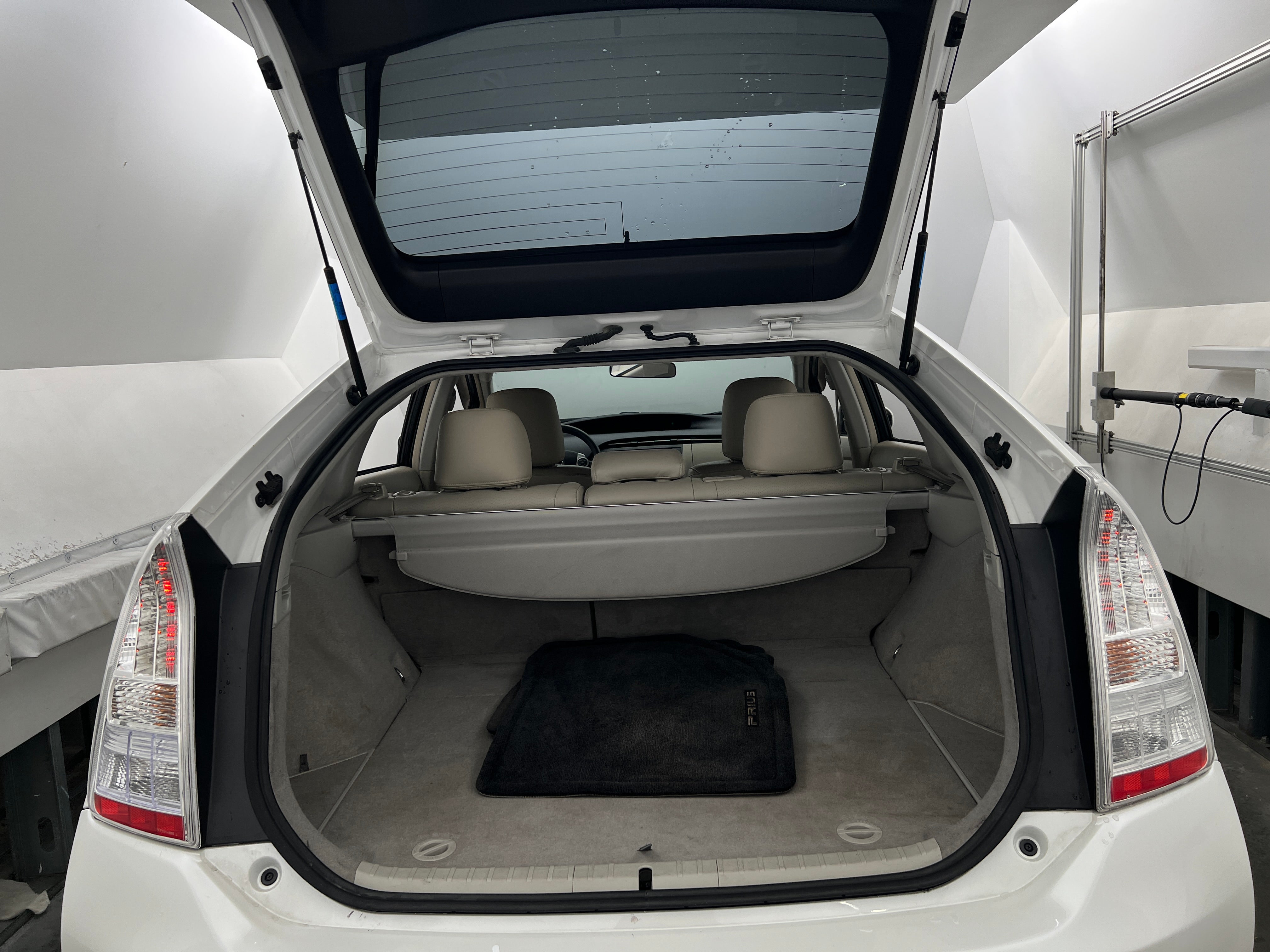 2010 Toyota Prius Two 6