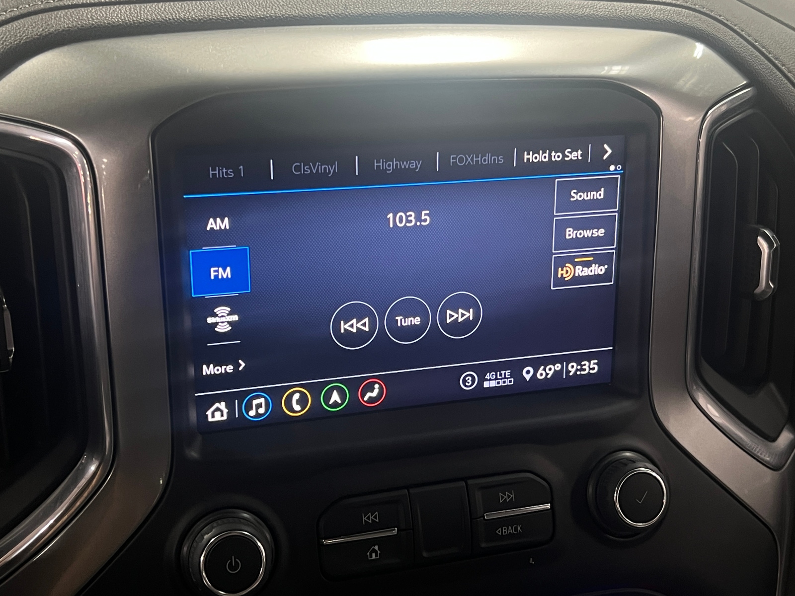 Thumbnail: 2020 Chevrolet Silverado 1500 - 3