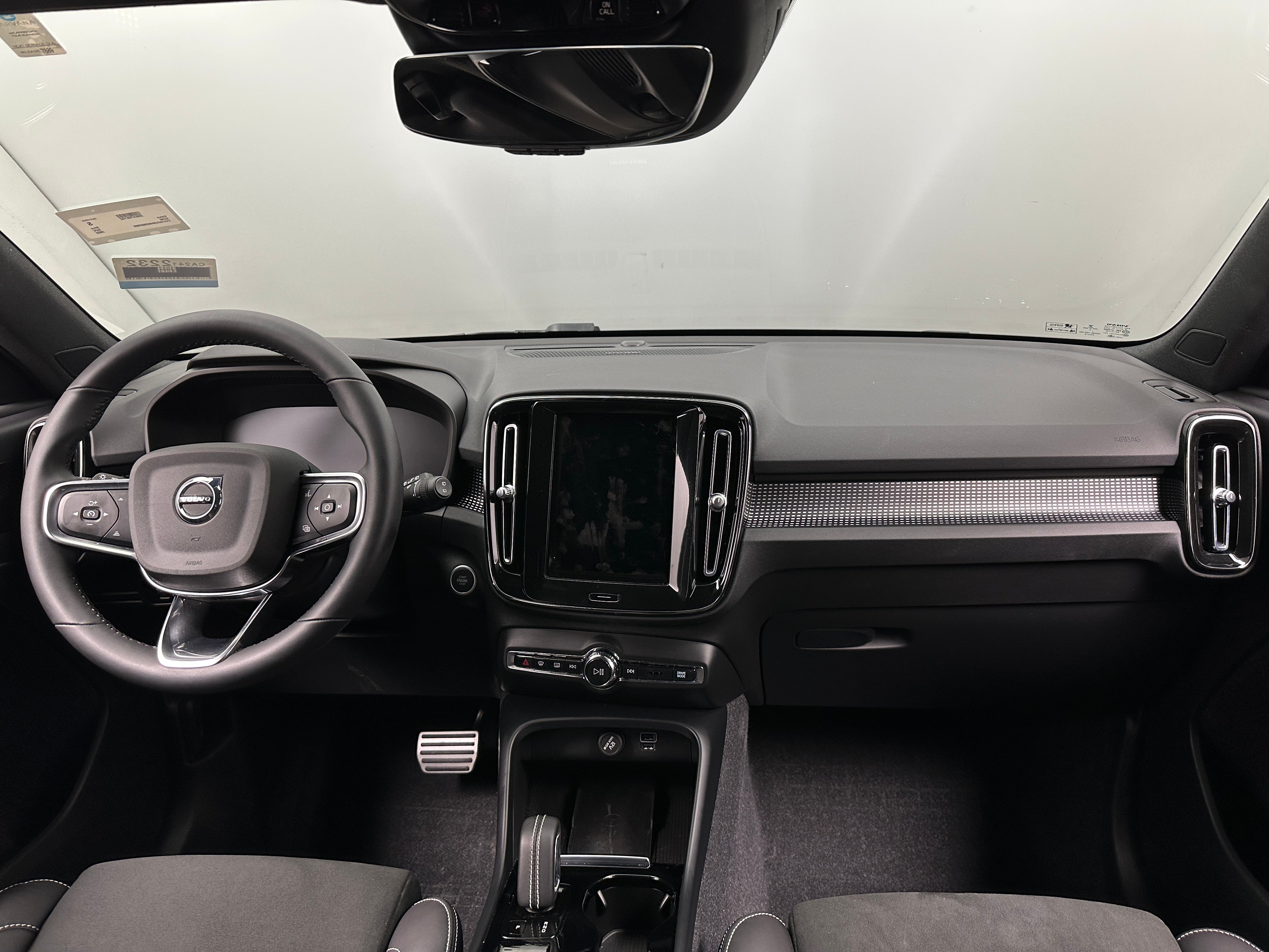 2022 Volvo XC40 T5 R-Design 2