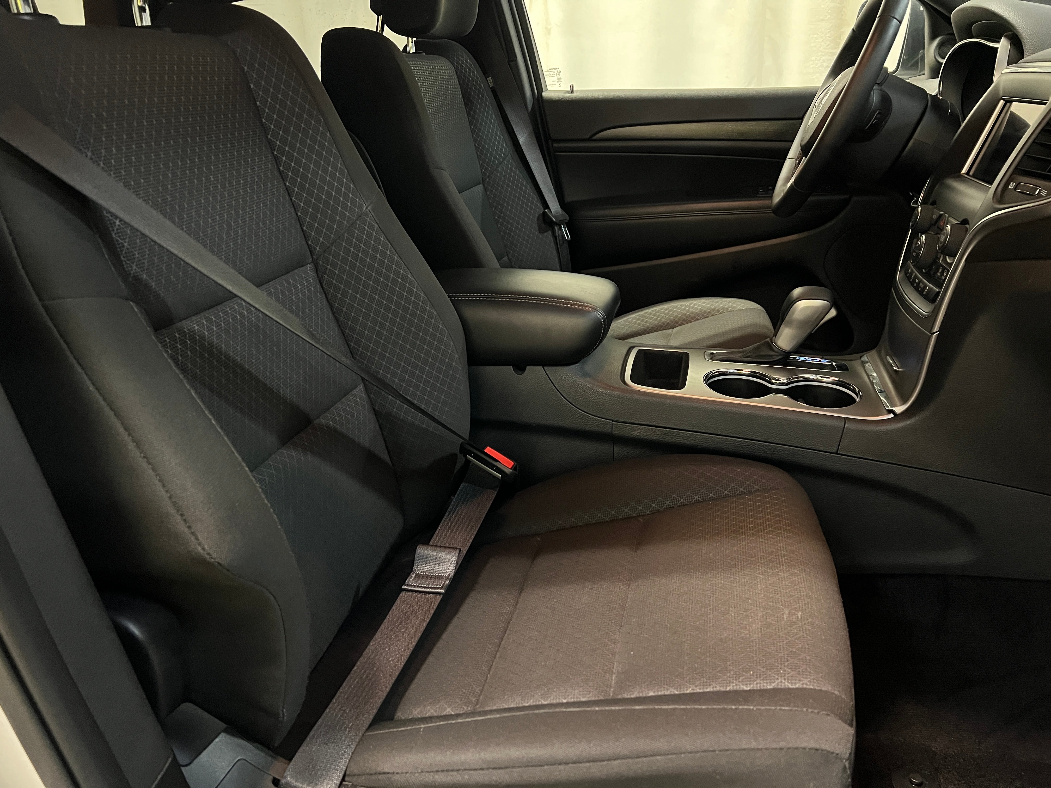 2018 Jeep Grand Cherokee Laredo 2