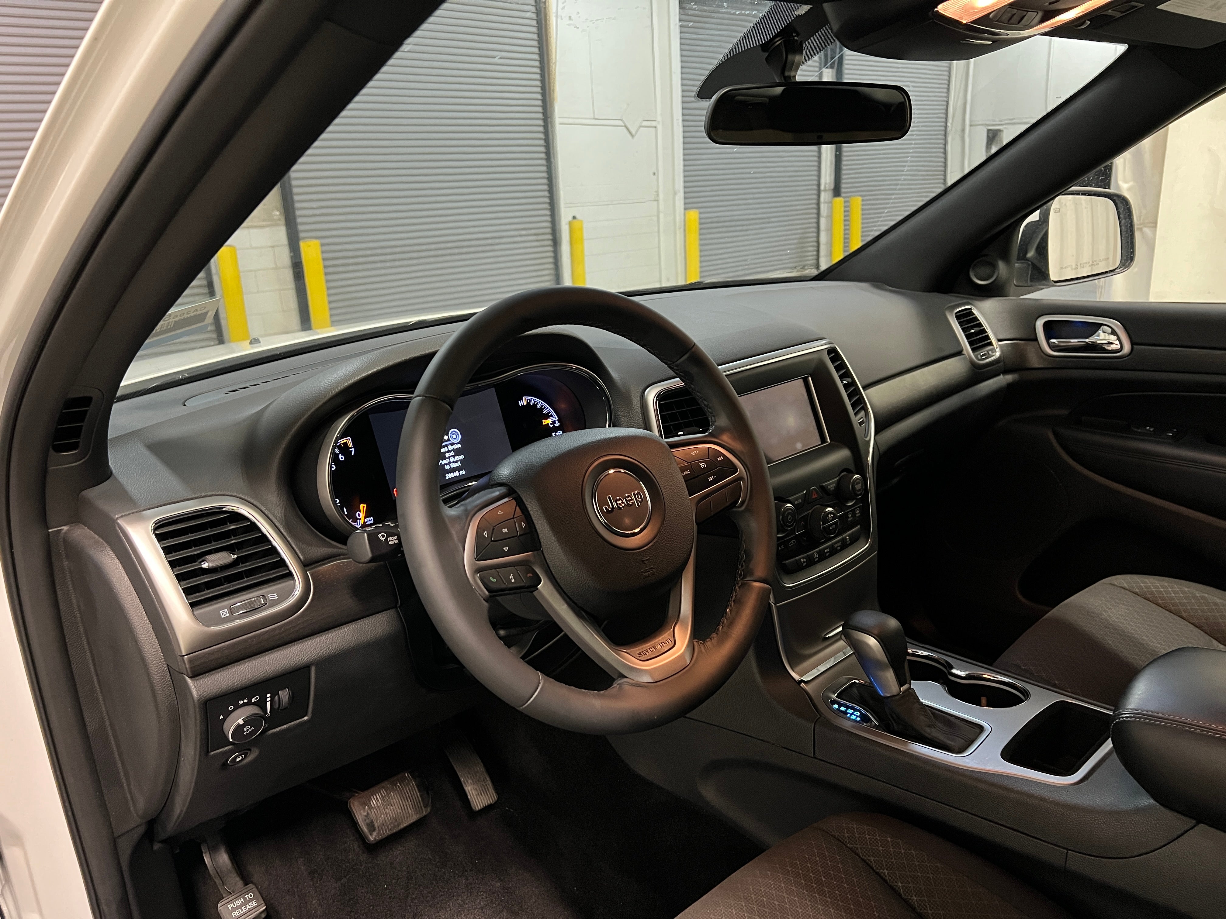 2018 Jeep Grand Cherokee Laredo 3