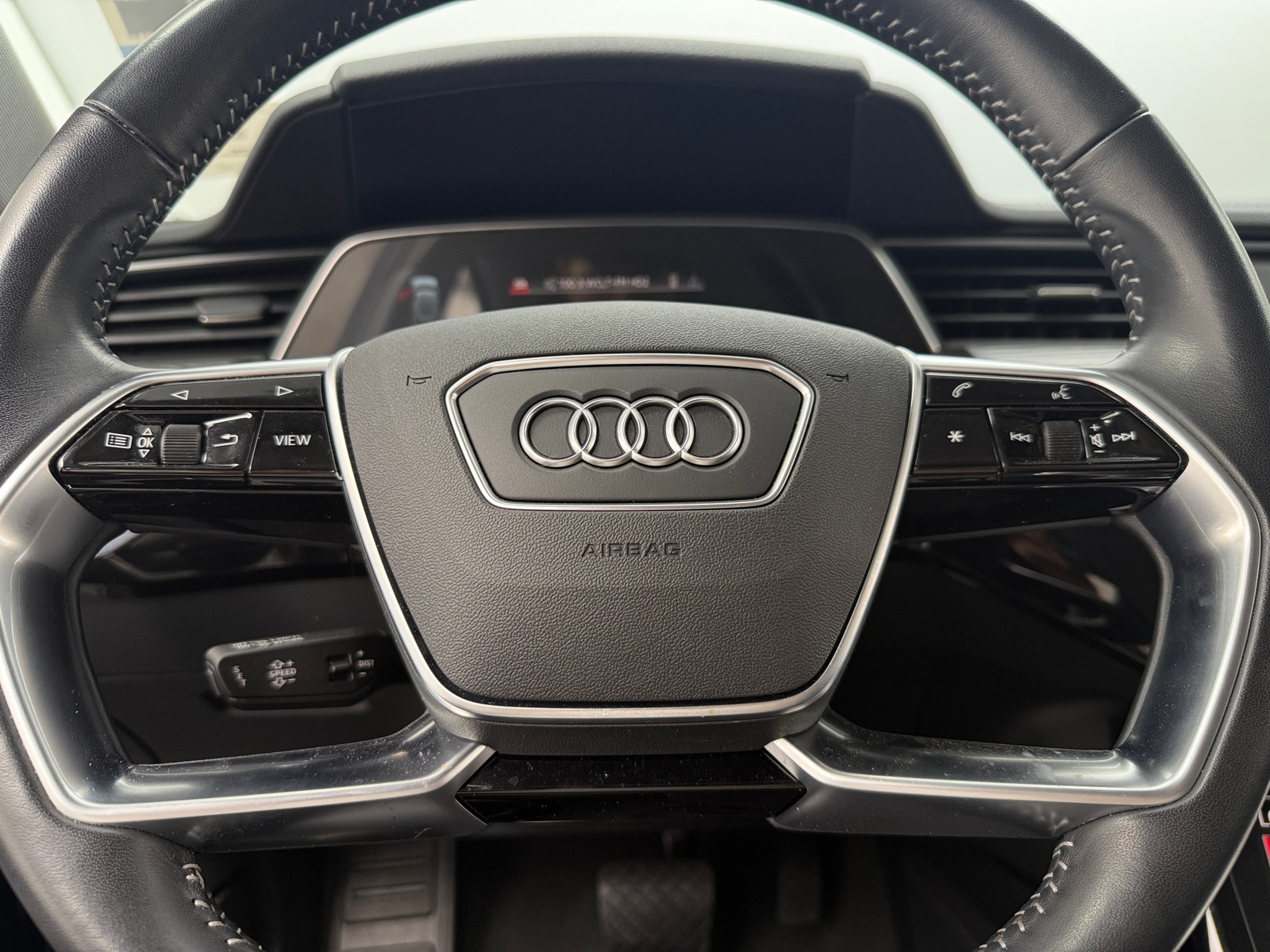 Thumbnail: 2021 Audi e-tron S - 4