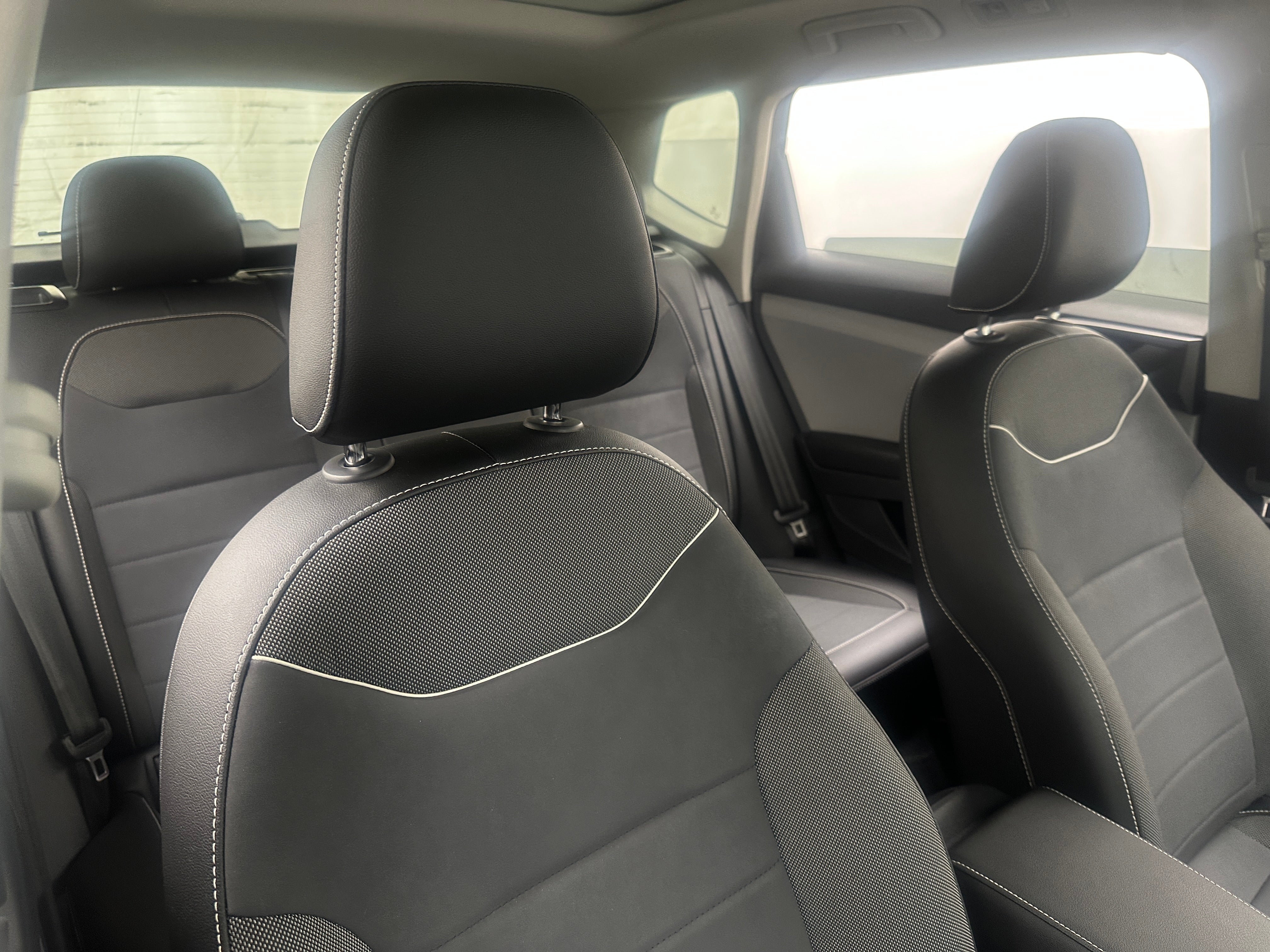 2023 Volkswagen Taos SE 2