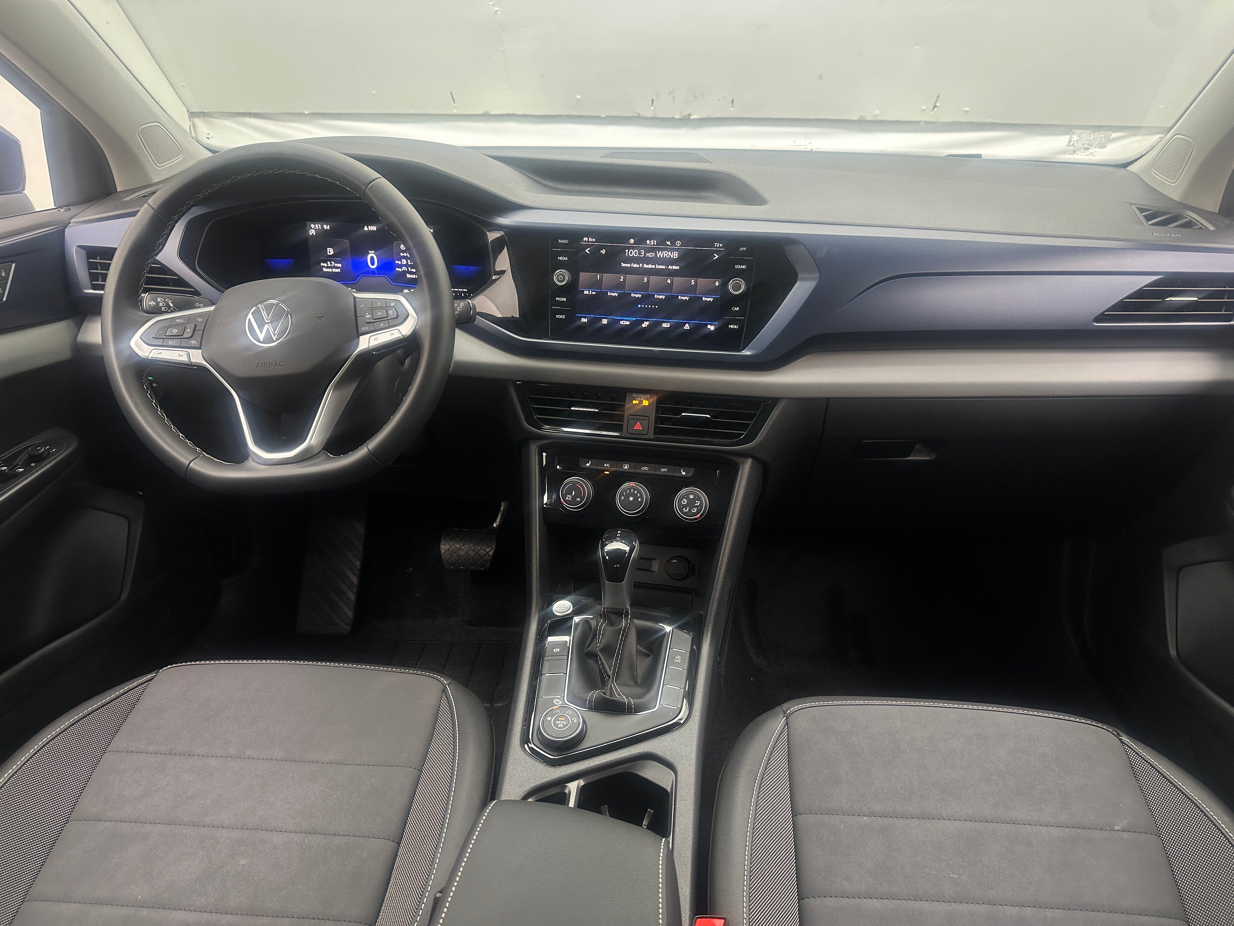 2023 Volkswagen Taos SE 3