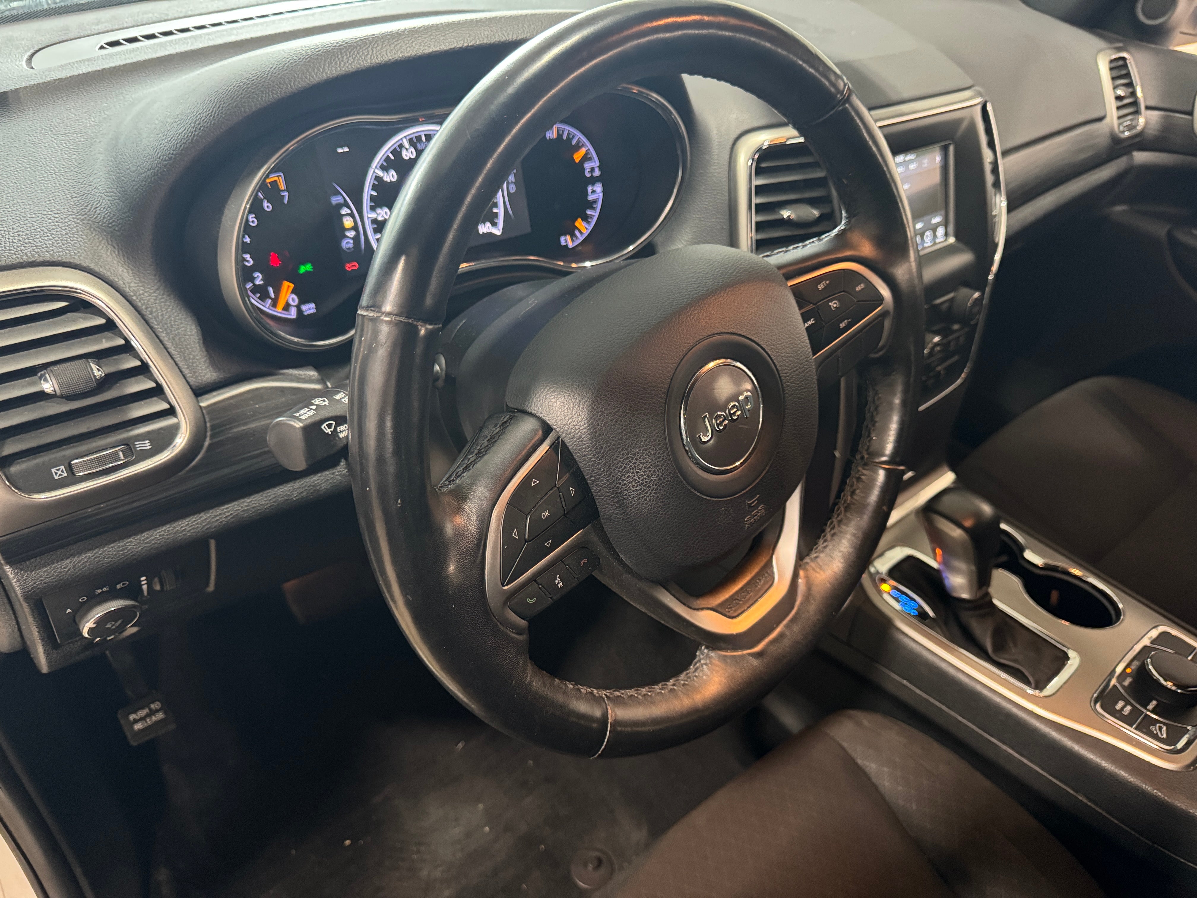 2020 Jeep Grand Cherokee Laredo 3