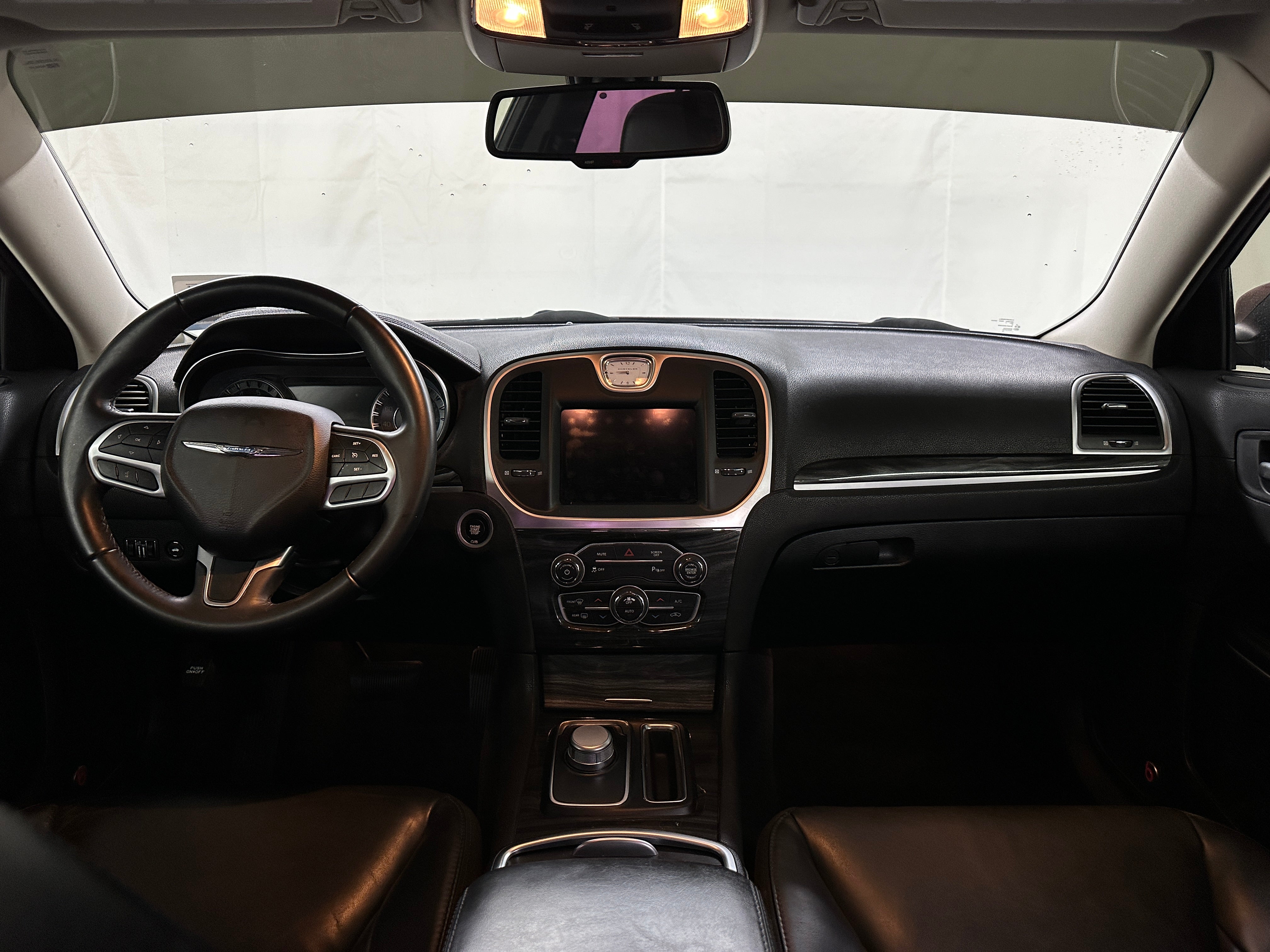 2018 Chrysler 300 Touring 2