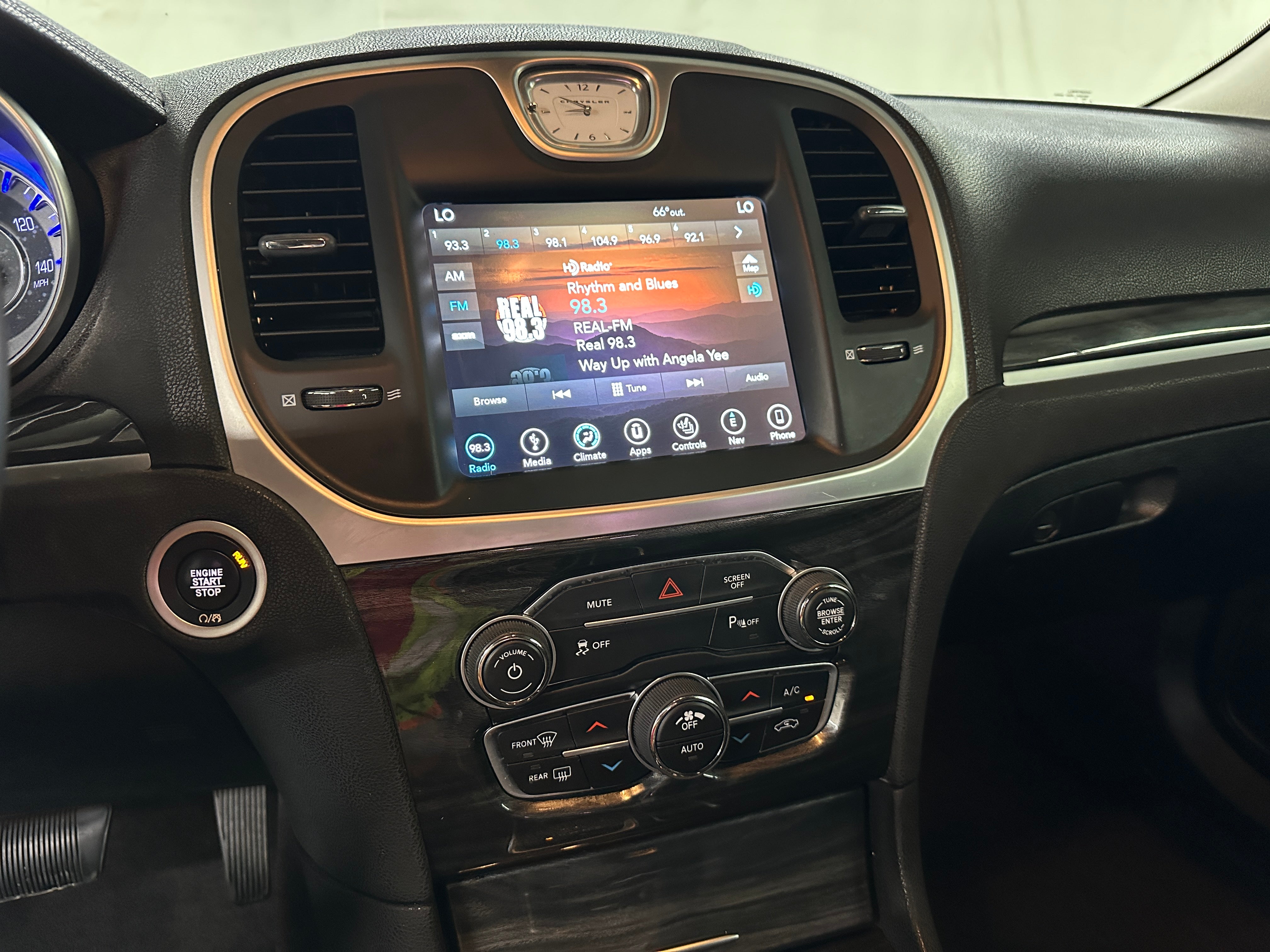 2018 Chrysler 300 Touring 3